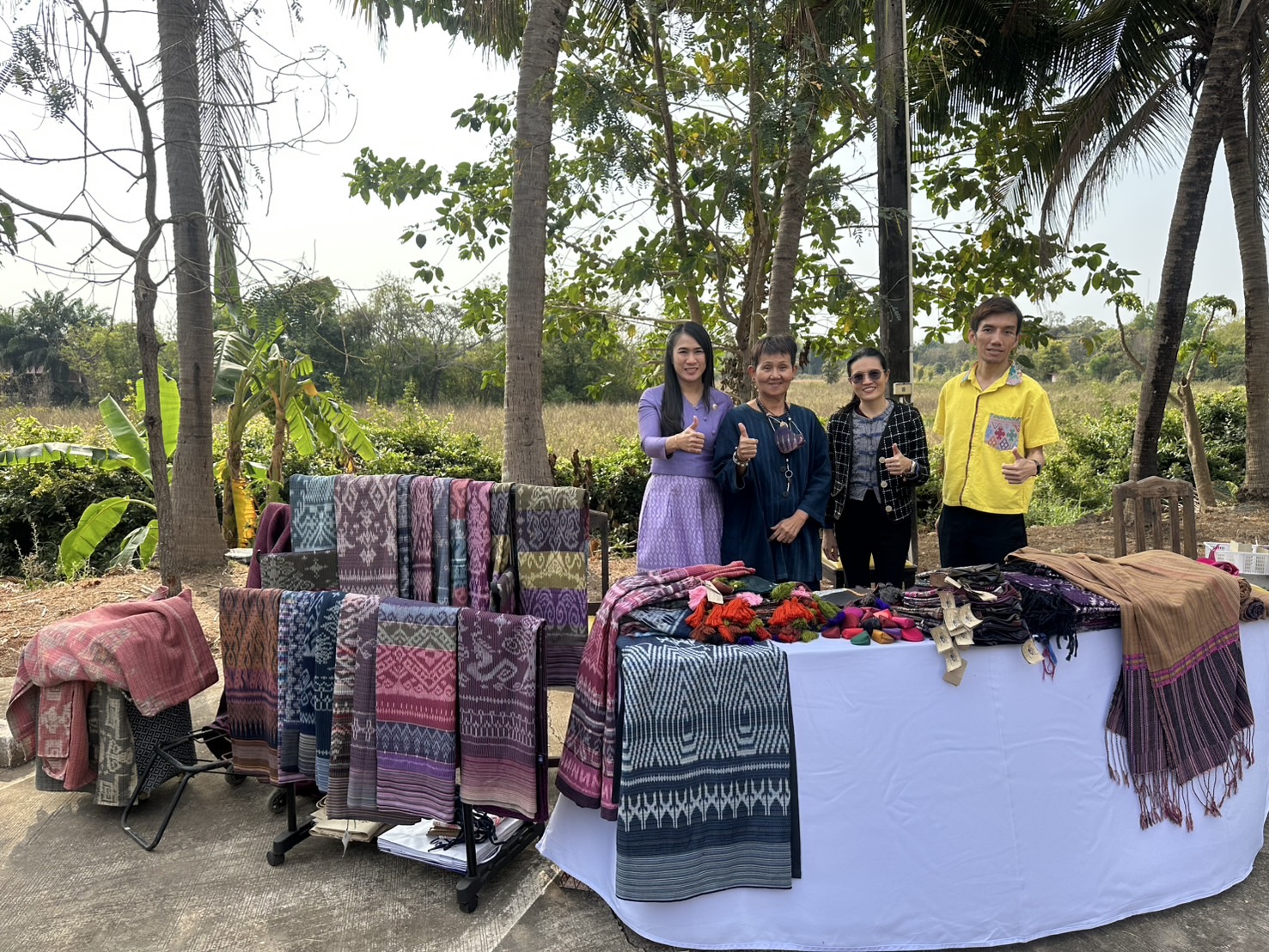 พช.หนองคาย จับมือผู้ประกอบการ OTOP จัดแสดงและจำหน่ายสินค้าในกิจกรรมเดินทางดูกิจการเพื่อศึกษาภูมิประเทศพื้นที่ภาคตะวันออกเฉียงเหนือ หลักสูตรการบริหารความมั่นคงสำหรับผู้บริหารระดับสูง สมาคมวิทยาลัยป้องกันราชอาณาจักร ในพระบรมราชูปถัมภ์ ณ จังหวัดหนองคาย