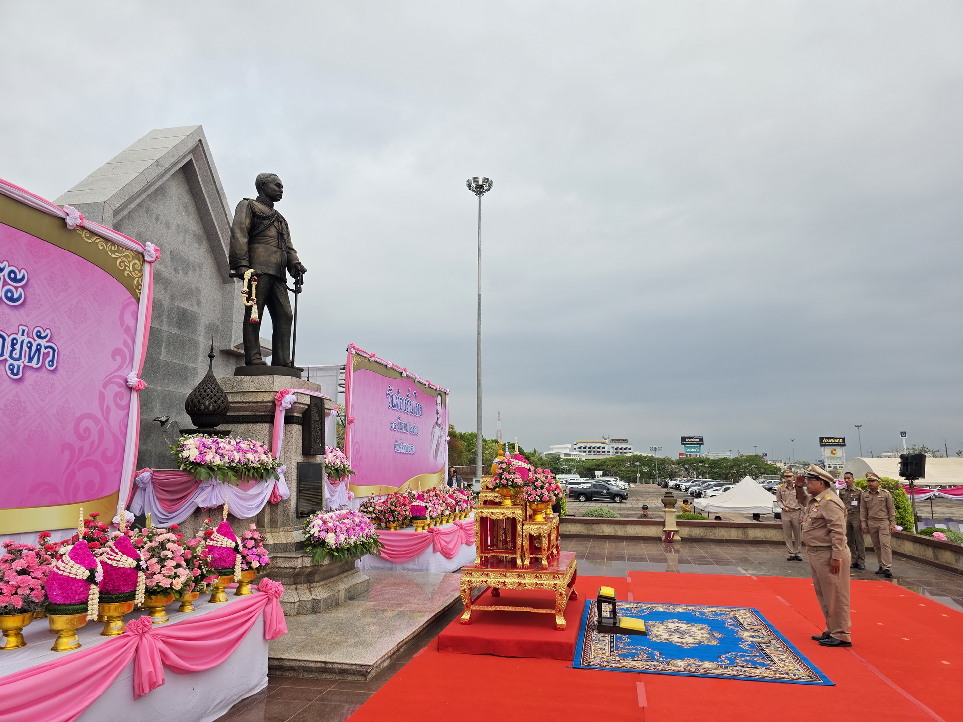 พช.หนองคาย ร่วมพิธีถวายราชสักการะพระบาทสมเด็จพระจุลจอมเกล้าเจ้าอยู่หัว รัชกาลที่ 5 เนื่องใน “วันท้องถิ่นไทย” ประจำปี 2568
