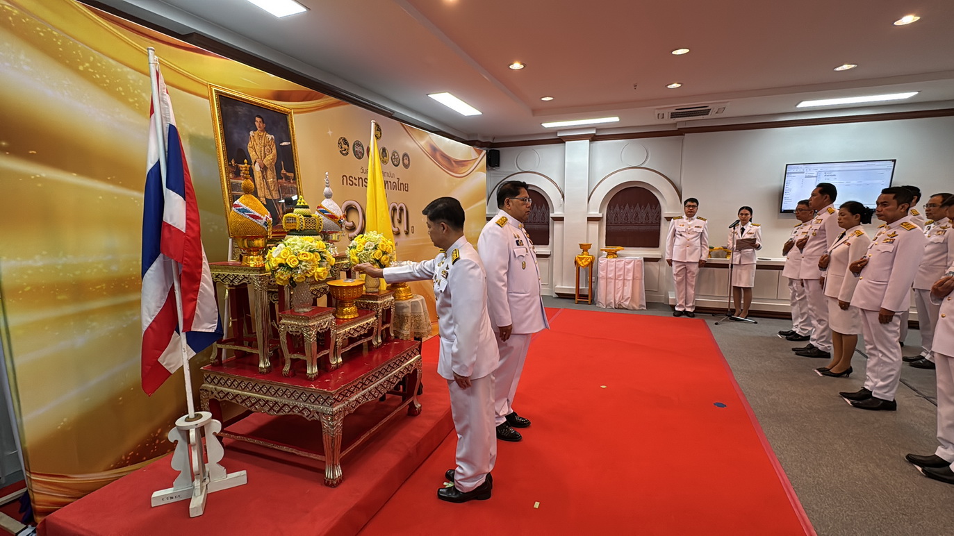 พช.หนองคาย ร่วมพิธีรับเหรียญที่ระลึกพระราชทานฯ เนื่องในวันข้าราชการพลเรือน และวันคล้ายวันสถาปนากระทรวงมหาดไทย ครบรอบ 133 ปี ในส่วนภูมิภาค