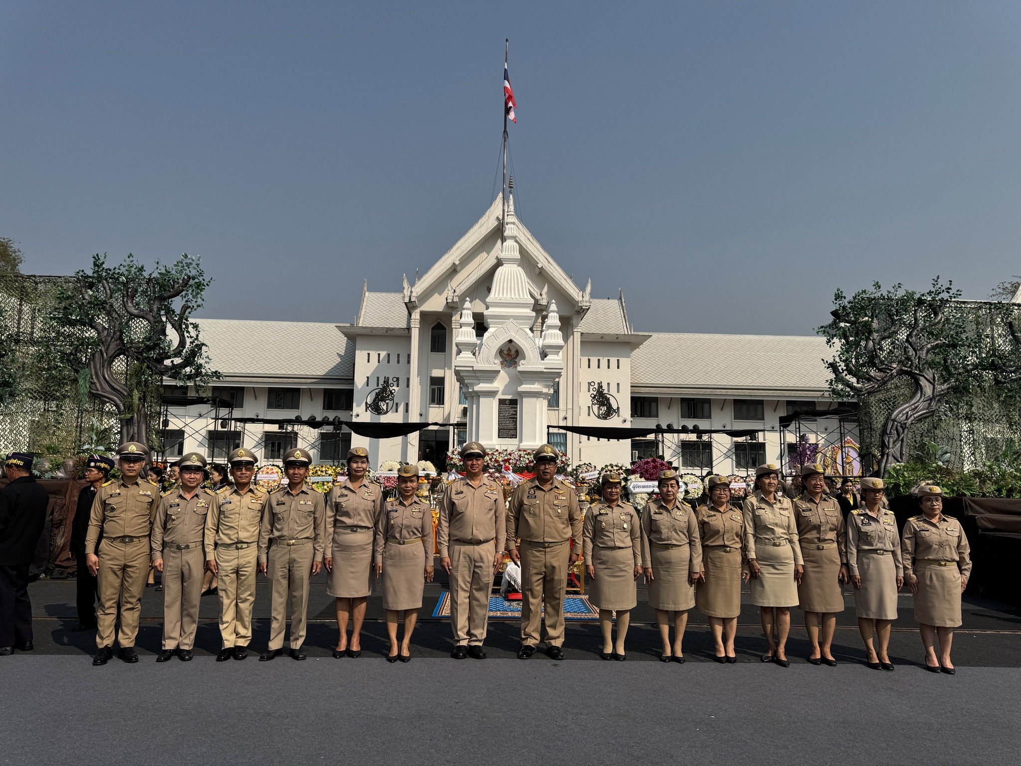 พช.หนองคาย ร่วมพิธีบวงสรวงอนุสาวรีย์ปราบฮ่อ และวางพวงมาลาสักการะอนุสาวรีย์ปราบฮ่อ ในงานฉลองอนุสาวรีย์ปราบฮ่อ ใต้ร่มพระบารมี 198 ปี เมืองหนองคาย และงานกาชาด พ.ศ. 2568