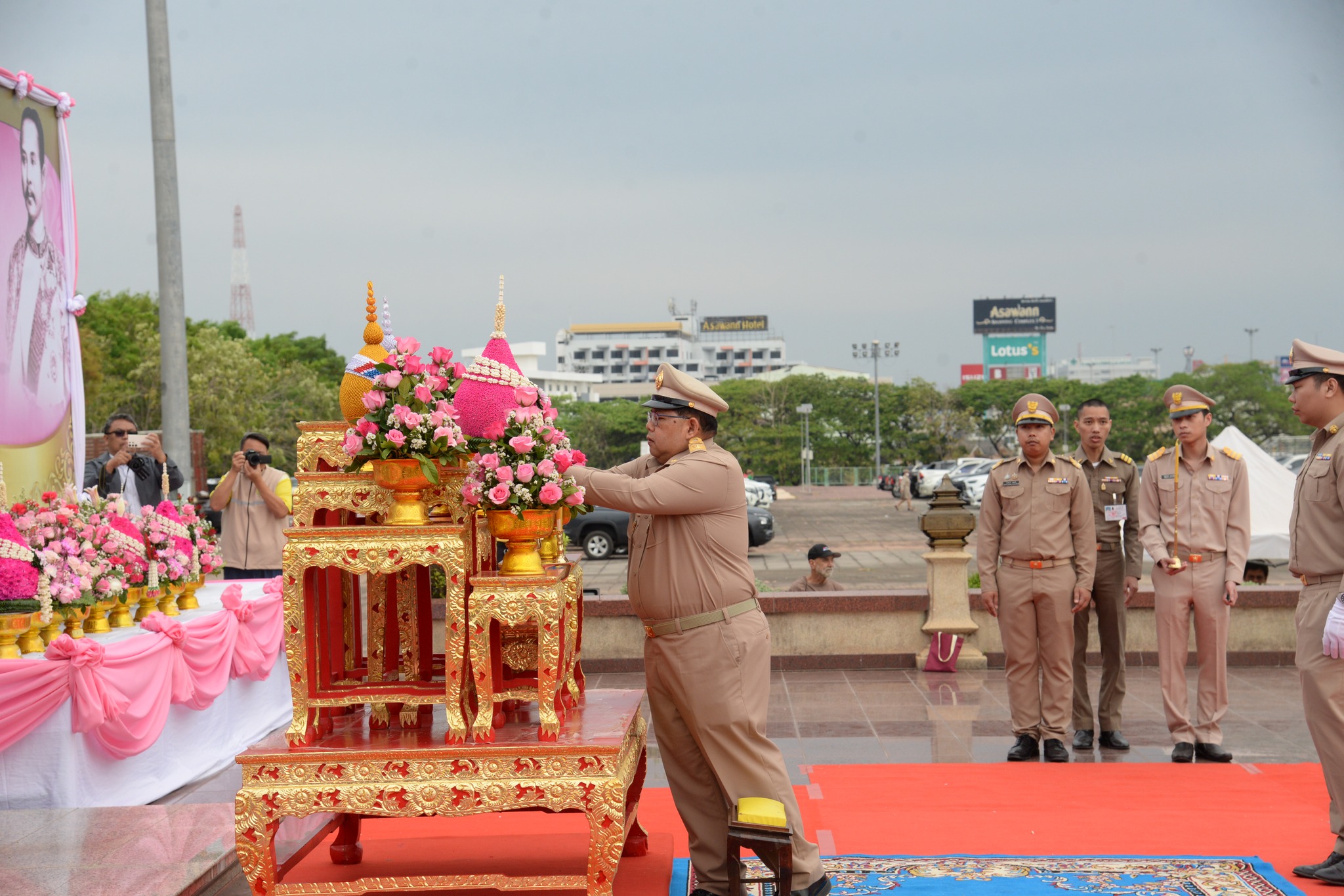 พช.หนองคาย ร่วมพิธีถวายราชสักการะพระบาทสมเด็จพระจุลจอมเกล้าเจ้าอยู่หัว รัชกาลที่ 5 เนื่องใน “วันท้องถิ่นไทย” ประจำปี 2568