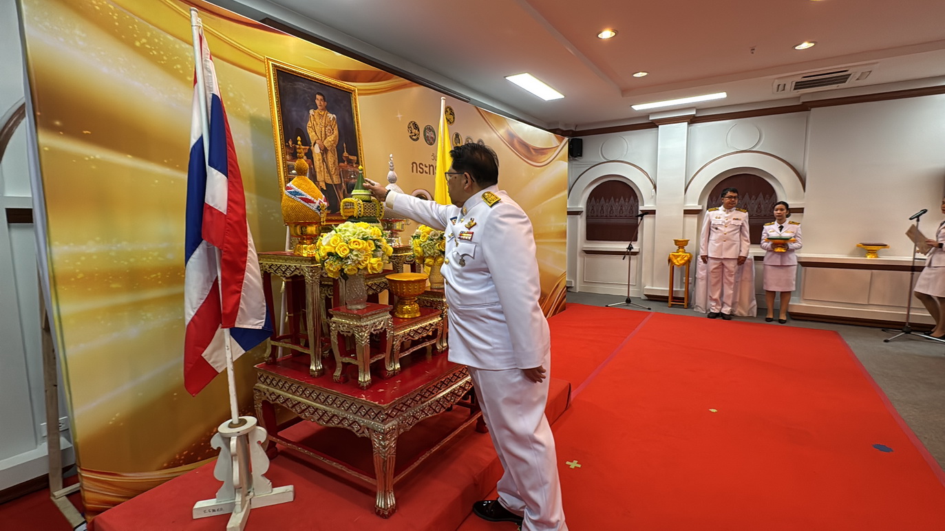 พช.หนองคาย ร่วมพิธีรับเหรียญที่ระลึกพระราชทานฯ เนื่องในวันข้าราชการพลเรือน และวันคล้ายวันสถาปนากระทรวงมหาดไทย ครบรอบ 133 ปี ในส่วนภูมิภาค