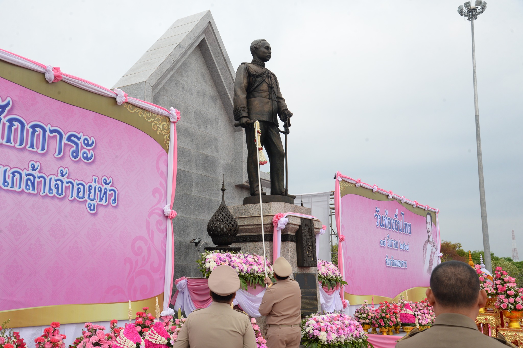 พช.หนองคาย ร่วมพิธีถวายราชสักการะพระบาทสมเด็จพระจุลจอมเกล้าเจ้าอยู่หัว รัชกาลที่ 5 เนื่องใน “วันท้องถิ่นไทย” ประจำปี 2568