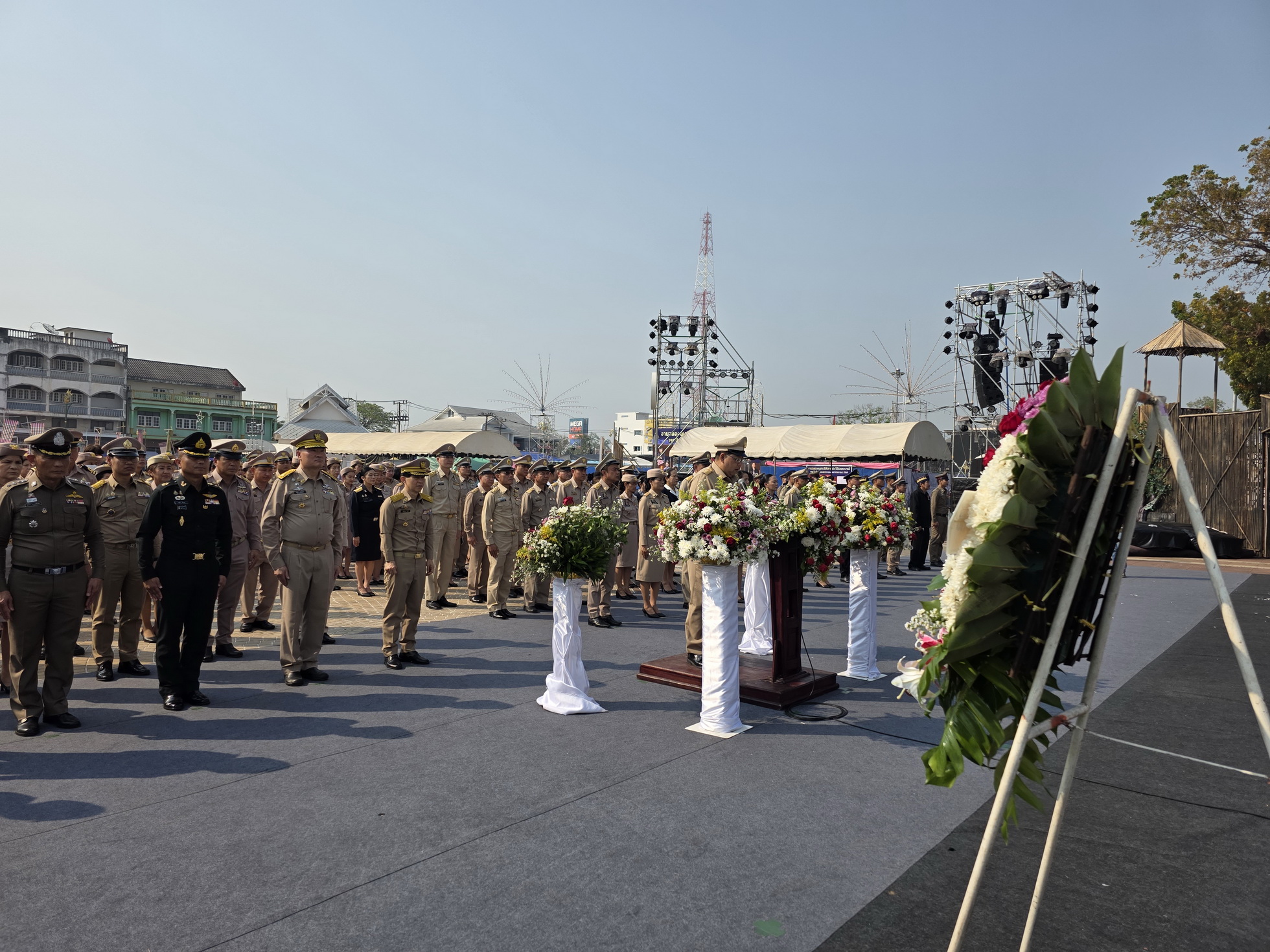 พช.หนองคาย ร่วมพิธีบวงสรวงอนุสาวรีย์ปราบฮ่อ และวางพวงมาลาสักการะอนุสาวรีย์ปราบฮ่อ ในงานฉลองอนุสาวรีย์ปราบฮ่อ ใต้ร่มพระบารมี 198 ปี เมืองหนองคาย และงานกาชาด พ.ศ. 2568