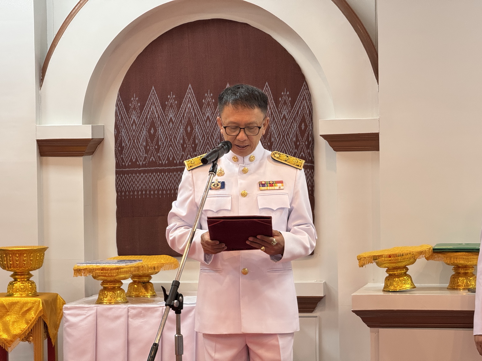 พช.หนองคาย ร่วมพิธีรับเหรียญที่ระลึกพระราชทานฯ เนื่องในวันข้าราชการพลเรือน และวันคล้ายวันสถาปนากระทรวงมหาดไทย ครบรอบ 133 ปี ในส่วนภูมิภาค