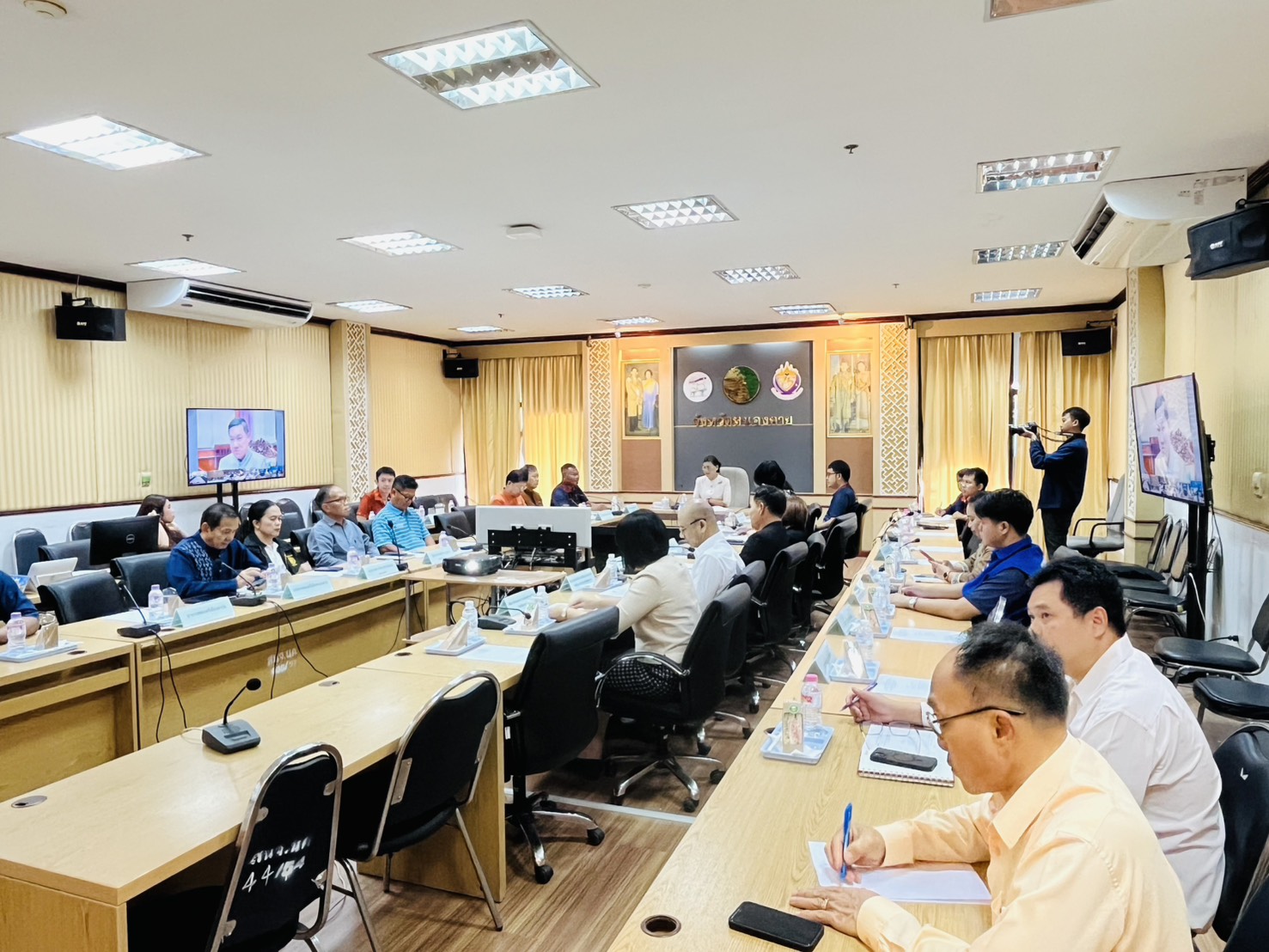 พช.หนองคาย ร่วมประชุมสรุปผลการขับเคลื่อนการบริหารงานเชิงพื้นที่แบบบูรณาการ ประจำปีงบประมาณ พ.ศ. 2567 และแนวทางการเพิ่มประสิทธิภาพในการบริหารงานให้แก่ผู้บริหารกระทรวงมหาดไทย ผ่านระบบวีดิทัศน์ทางไกล (VCS)