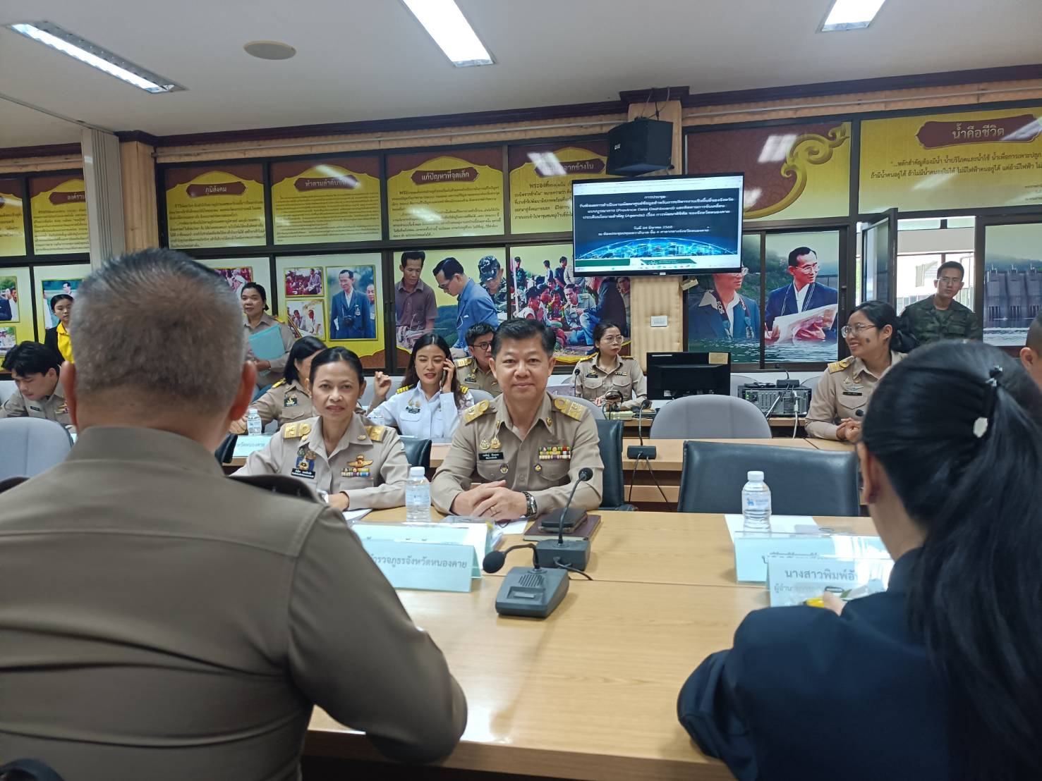พช.หนองคาย ร่วมการประชุมรับฟังผลการดำเนินงานพัฒนาศูนย์ข้อมูลสำหรับการบริหารงานเชิงพื้นที่ของจังหวัดแบบบูรณาการ (Province Data Dashboard) และติดตามการขับเคลื่อนประเด็นนโยบายสำคัญ (Agenda) เรื่องการพัฒนาดิจิทัลของจังหวัดหนองคาย