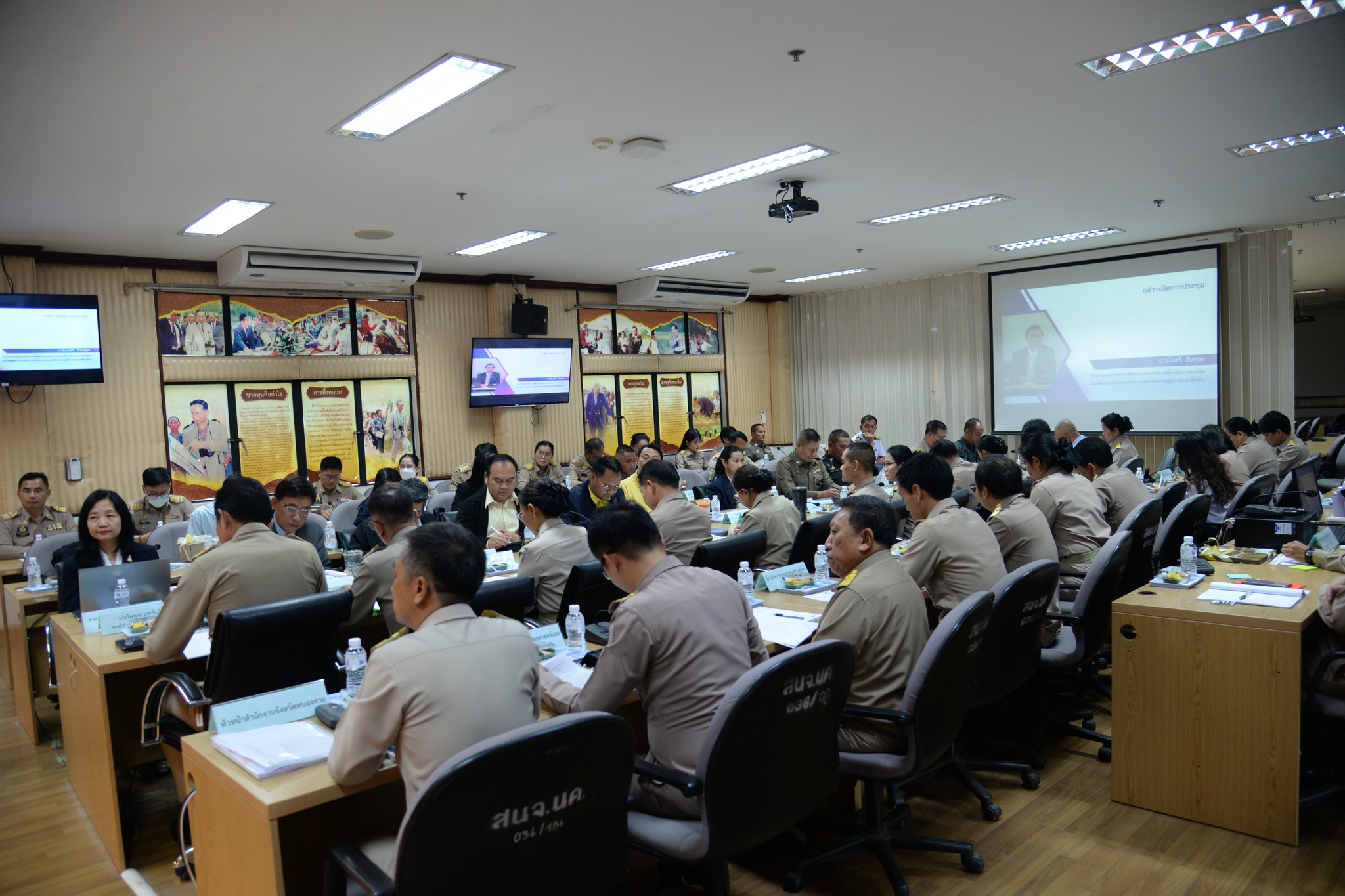 พช.หนองคาย ร่วมการประชุมรับฟังผลการดำเนินงานพัฒนาศูนย์ข้อมูลสำหรับการบริหารงานเชิงพื้นที่ของจังหวัดแบบบูรณาการ (Province Data Dashboard) และติดตามการขับเคลื่อนประเด็นนโยบายสำคัญ (Agenda) เรื่องการพัฒนาดิจิทัลของจังหวัดหนองคาย
