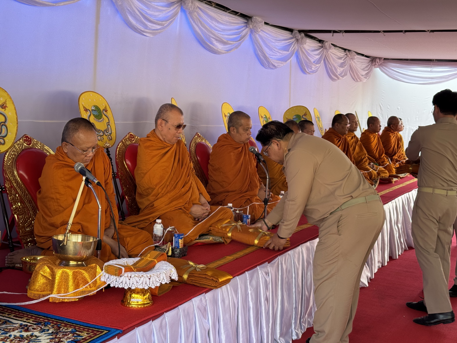 พช.หนองคาย ร่วมพิธีบวงสรวงอนุสาวรีย์ปราบฮ่อ และวางพวงมาลาสักการะอนุสาวรีย์ปราบฮ่อ ในงานฉลองอนุสาวรีย์ปราบฮ่อ ใต้ร่มพระบารมี 198 ปี เมืองหนองคาย และงานกาชาด พ.ศ. 2568