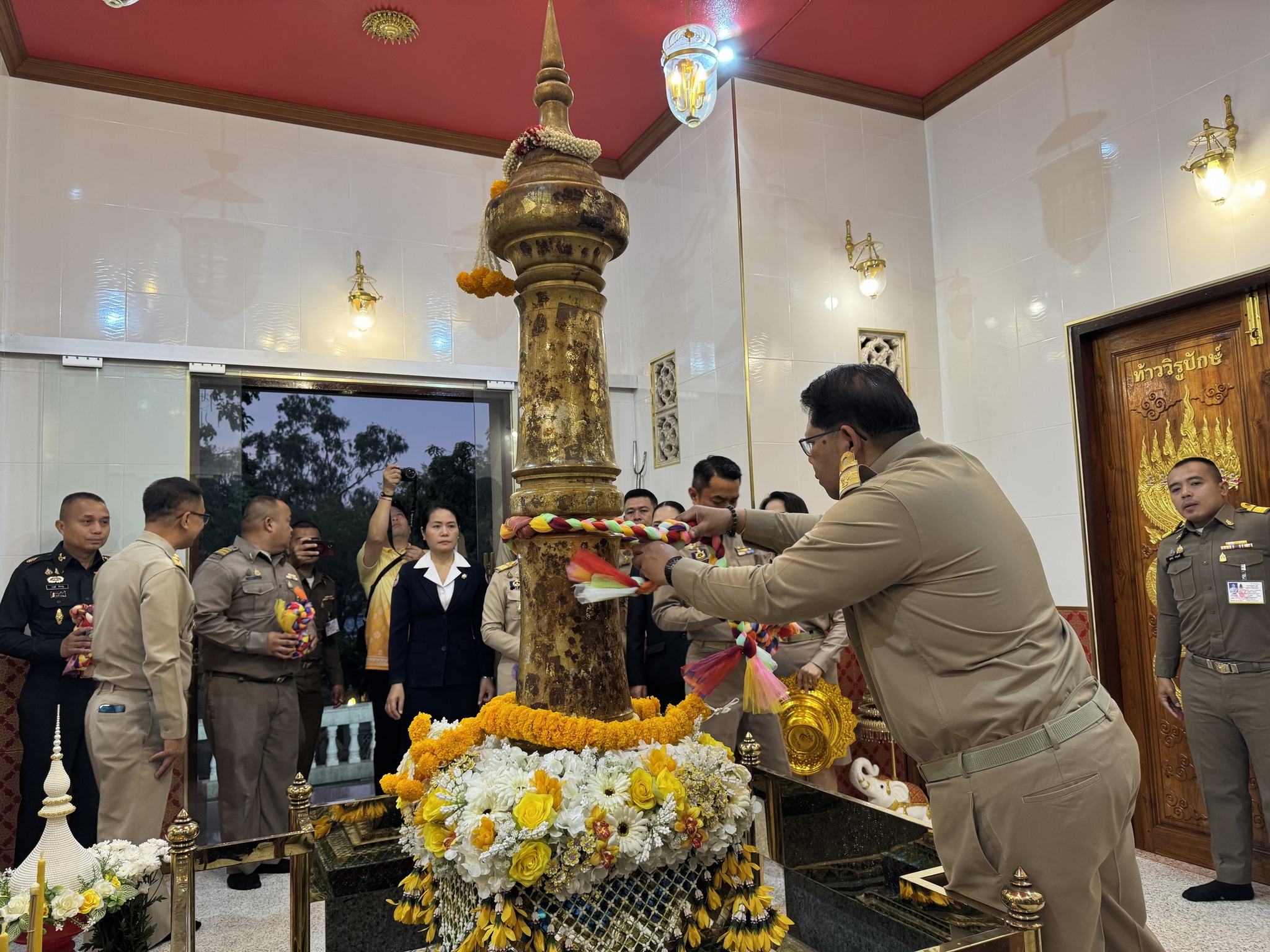 พช.หนองคาย ร่วมพิธีบวงสรวงอนุสาวรีย์ปราบฮ่อ และวางพวงมาลาสักการะอนุสาวรีย์ปราบฮ่อ ในงานฉลองอนุสาวรีย์ปราบฮ่อ ใต้ร่มพระบารมี 198 ปี เมืองหนองคาย และงานกาชาด พ.ศ. 2568