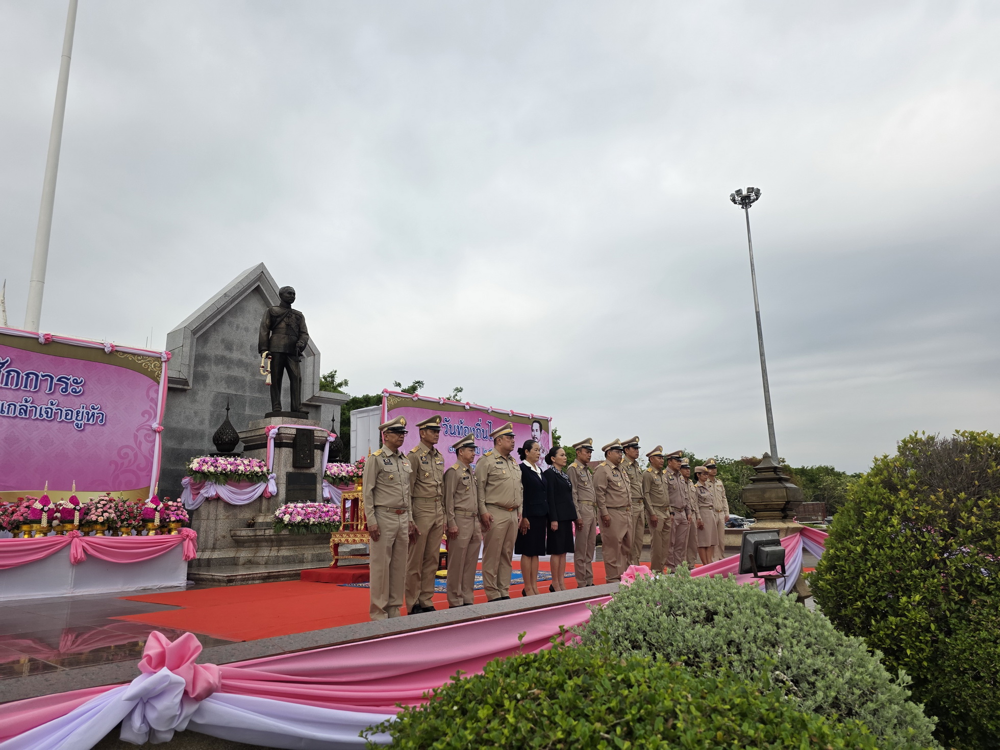 พช.หนองคาย ร่วมพิธีถวายราชสักการะพระบาทสมเด็จพระจุลจอมเกล้าเจ้าอยู่หัว รัชกาลที่ 5 เนื่องใน “วันท้องถิ่นไทย” ประจำปี 2568