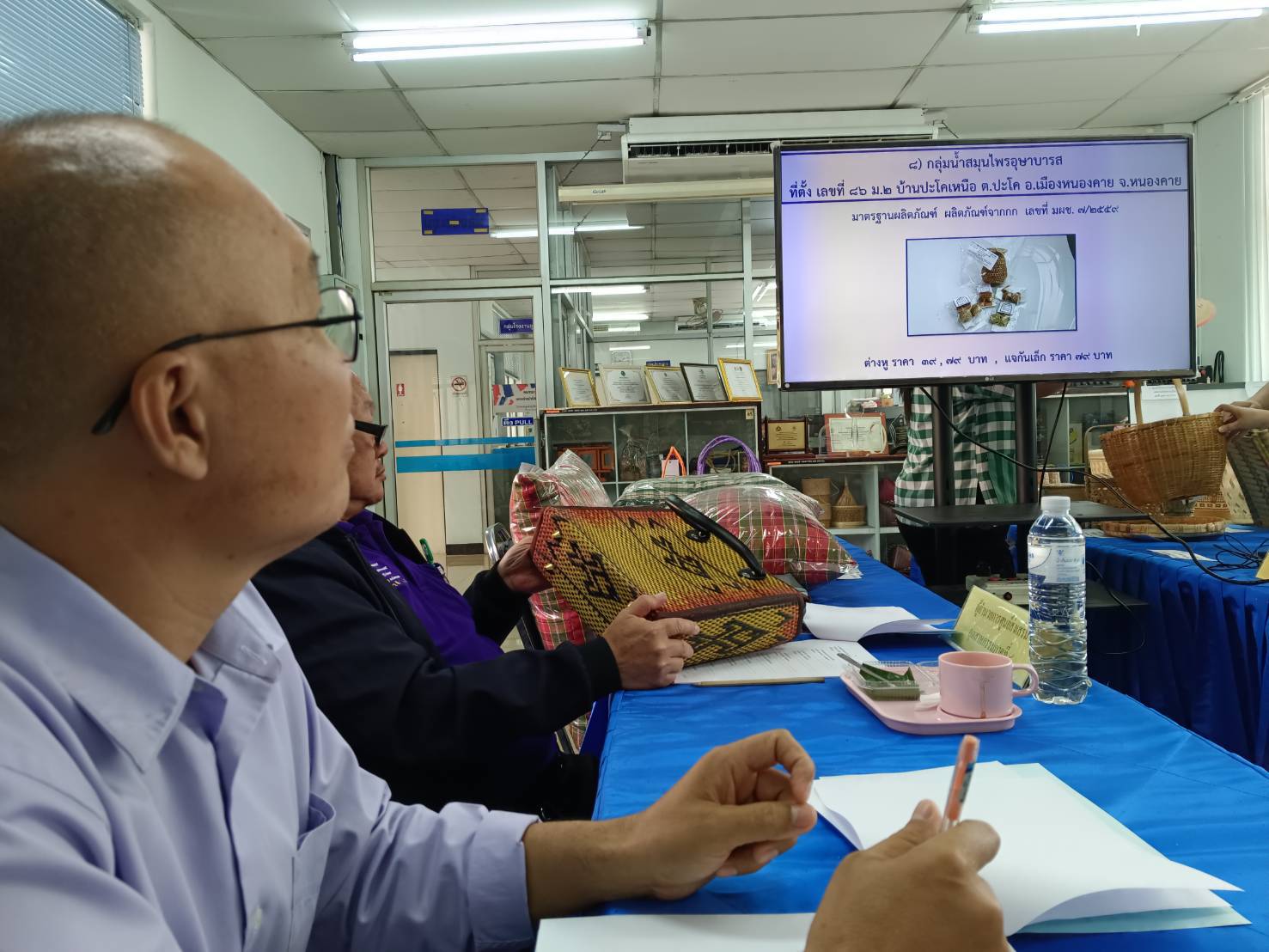 พช.หนองคาย ร่วมประชุมคณะกรรมการรับรองมาตรฐานผลิตภัณฑ์ชุมชน จังหวัดหนองคาย ครั้งที่ นค 27-1/2568