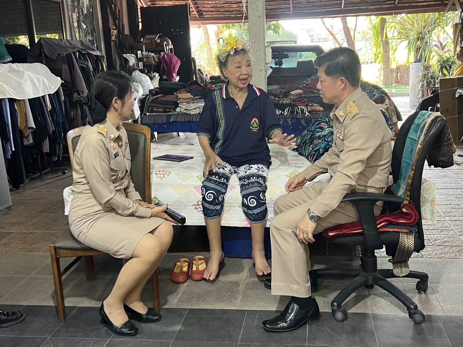 พช.หนองคาย เยี่ยมชมแหล่งเรียนรู้ภูมิปัญญาผ้าทอ @ Nisachol ISAN Indigo