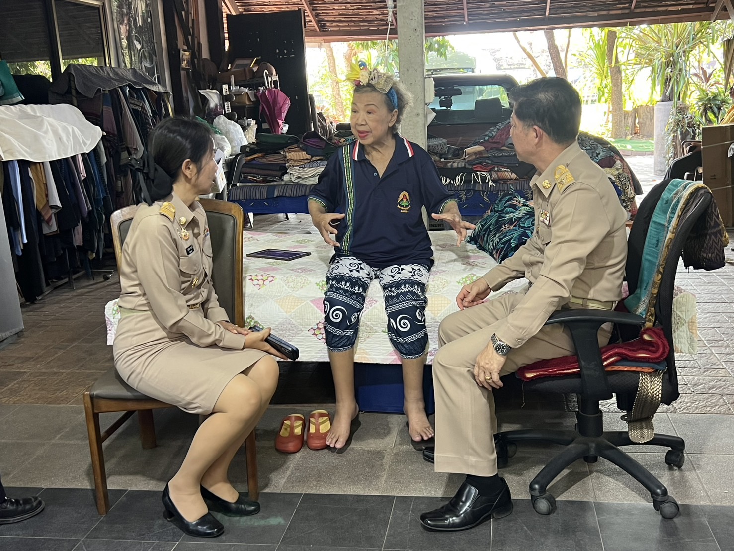 พช.หนองคาย เยี่ยมชมแหล่งเรียนรู้ภูมิปัญญาผ้าทอ @ Nisachol ISAN Indigo