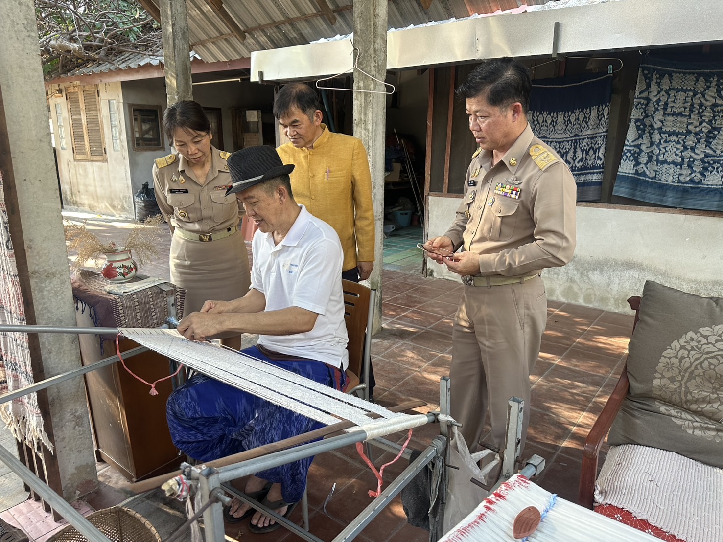 พช.หนองคาย เยี่ยมชมแหล่งเรียนรู้ภูมิปัญญาผ้าทอ @ Nisachol ISAN Indigo