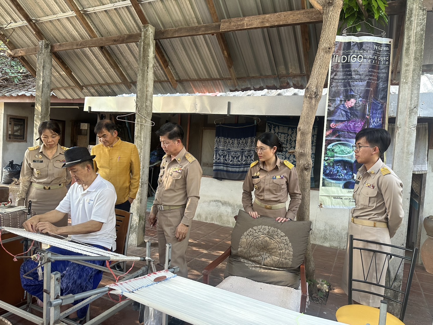พช.หนองคาย เยี่ยมชมแหล่งเรียนรู้ภูมิปัญญาผ้าทอ @ Nisachol ISAN Indigo