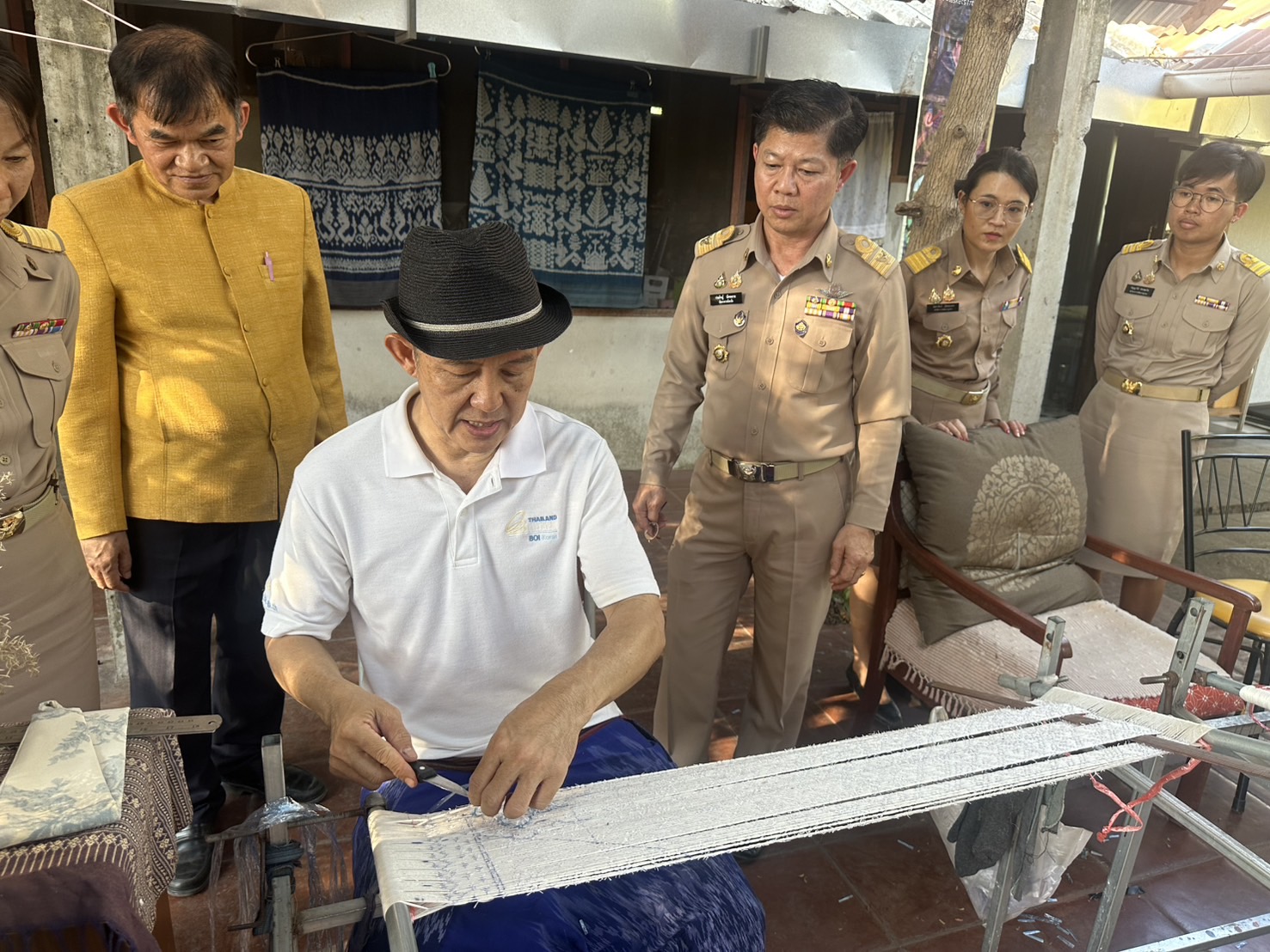 พช.หนองคาย เยี่ยมชมแหล่งเรียนรู้ภูมิปัญญาผ้าทอ @ Nisachol ISAN Indigo