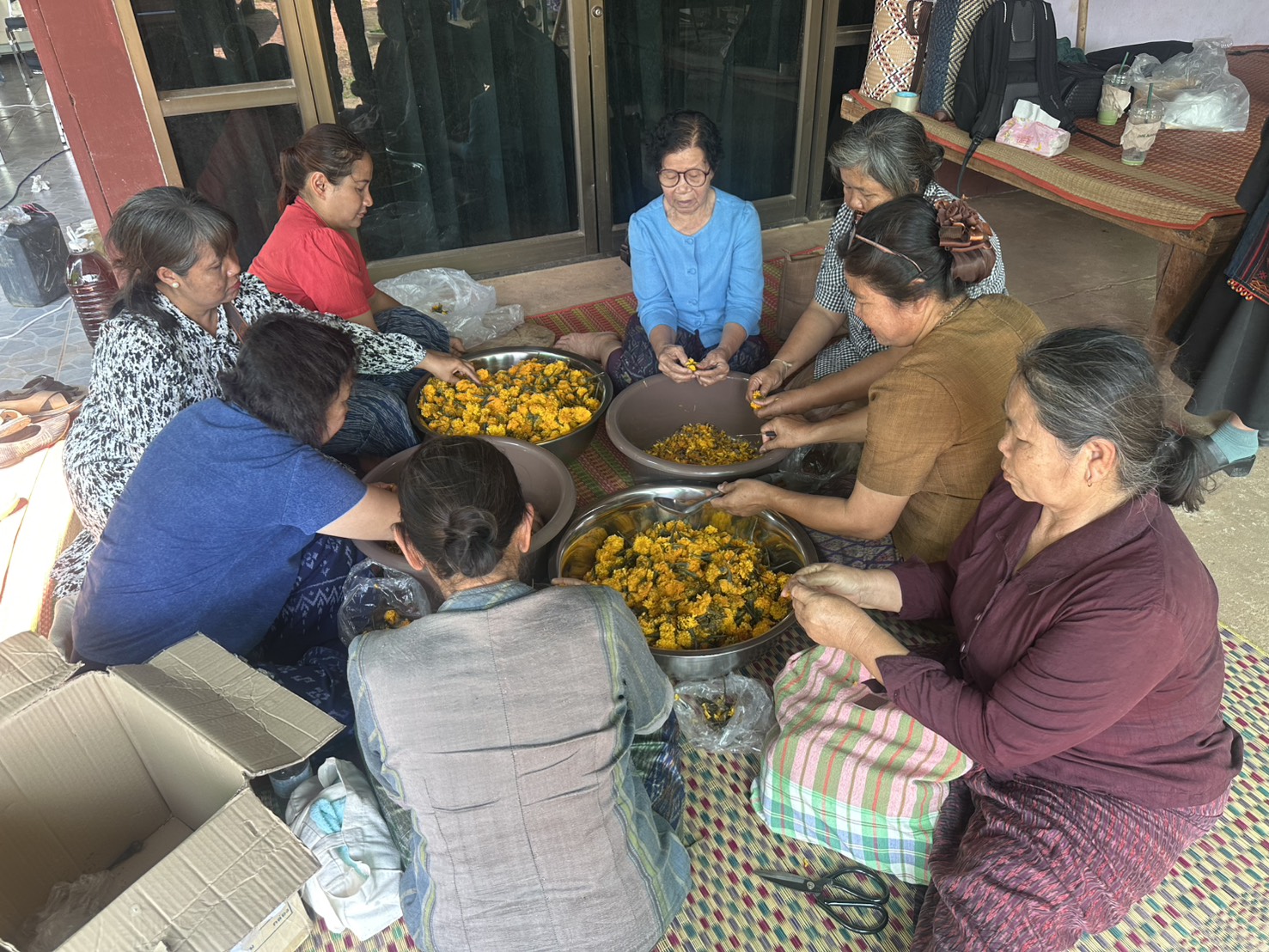 พช.หนองคาย เดินหน้าอย่างต่อเนื่องขับเคลื่อนโครงการสืบสานภูมิปัญญา พัฒนาเศรษฐกิจฐานรากสู่ความยั่งยืน กิจกรรมที่ 1 สืบสานภูมิปัญญาผ้าพื้นถิ่น “พญานาคา” สู่ความยั่งยืน