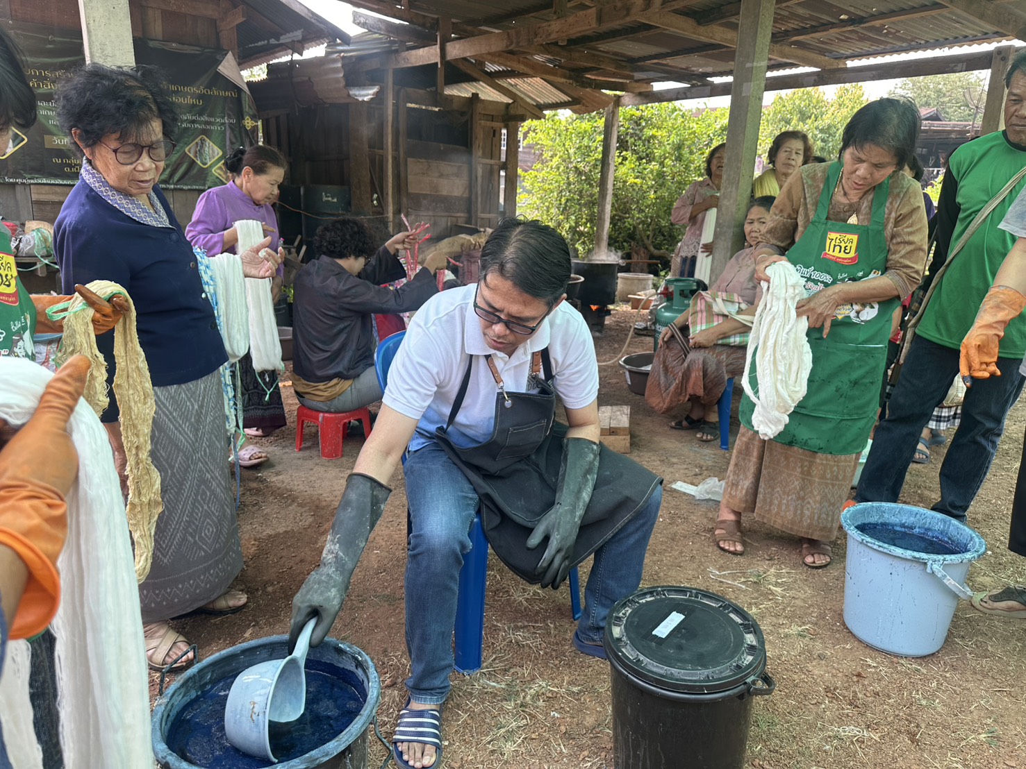 พช.หนองคาย เดินหน้าอย่างต่อเนื่องขับเคลื่อนโครงการสืบสานภูมิปัญญา พัฒนาเศรษฐกิจฐานรากสู่ความยั่งยืน กิจกรรมที่ 1 สืบสานภูมิปัญญาผ้าพื้นถิ่น “พญานาคา” สู่ความยั่งยืน