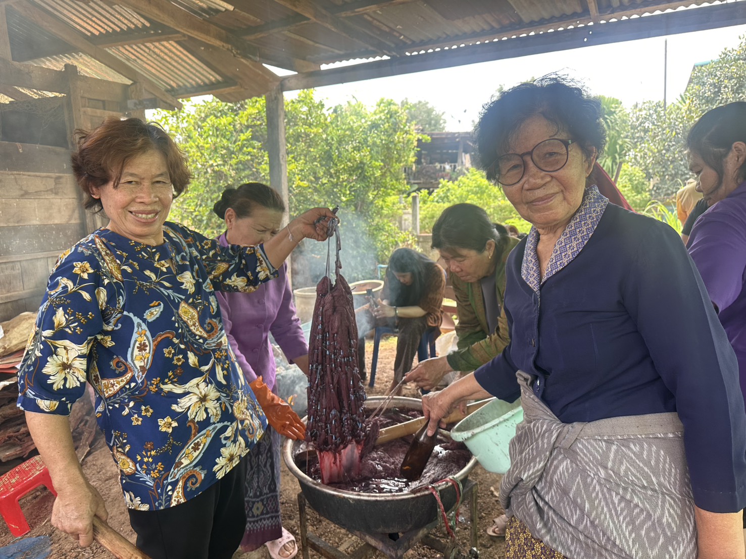 พช.หนองคาย เดินหน้าอย่างต่อเนื่องขับเคลื่อนโครงการสืบสานภูมิปัญญา พัฒนาเศรษฐกิจฐานรากสู่ความยั่งยืน กิจกรรมที่ 1 สืบสานภูมิปัญญาผ้าพื้นถิ่น “พญานาคา” สู่ความยั่งยืน