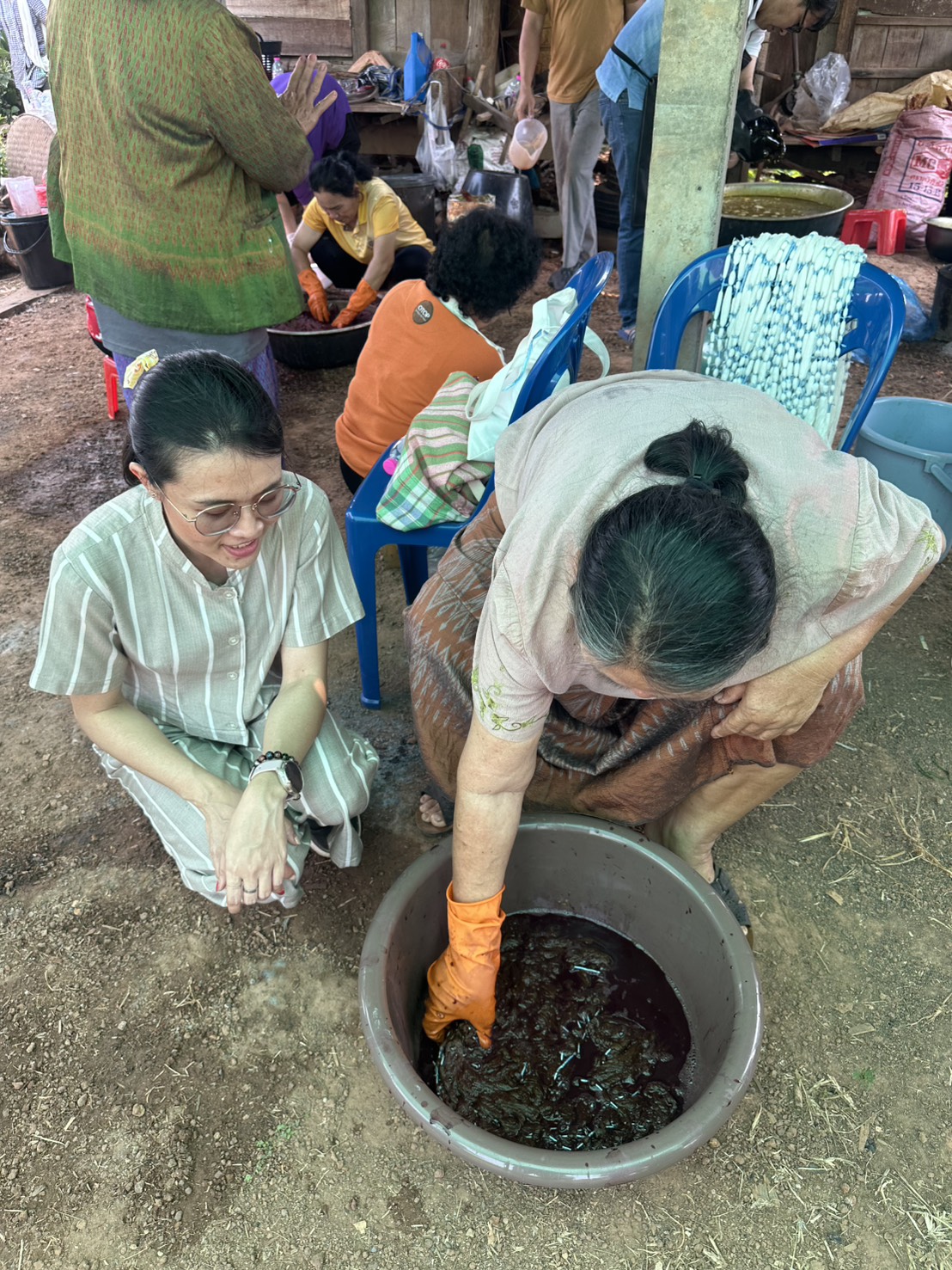 พช.หนองคาย เดินหน้าอย่างต่อเนื่องขับเคลื่อนโครงการสืบสานภูมิปัญญา พัฒนาเศรษฐกิจฐานรากสู่ความยั่งยืน กิจกรรมที่ 1 สืบสานภูมิปัญญาผ้าพื้นถิ่น “พญานาคา” สู่ความยั่งยืน