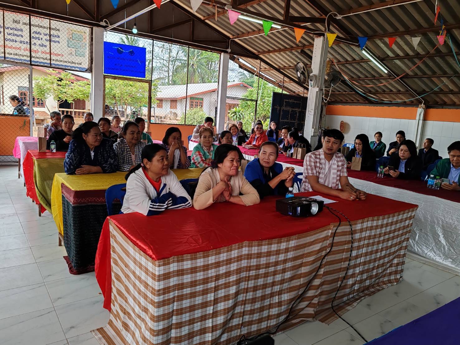 พช.หนองคาย ร่วมเป็นวิทยากรโครงการ คบจ. จังหวัดหนองคาย ส่งเสริมและสนับสนุนกลุ่มวิสาหกิจชุมชน : กลุ่มผ้าทอมือบ้านตาดทอง