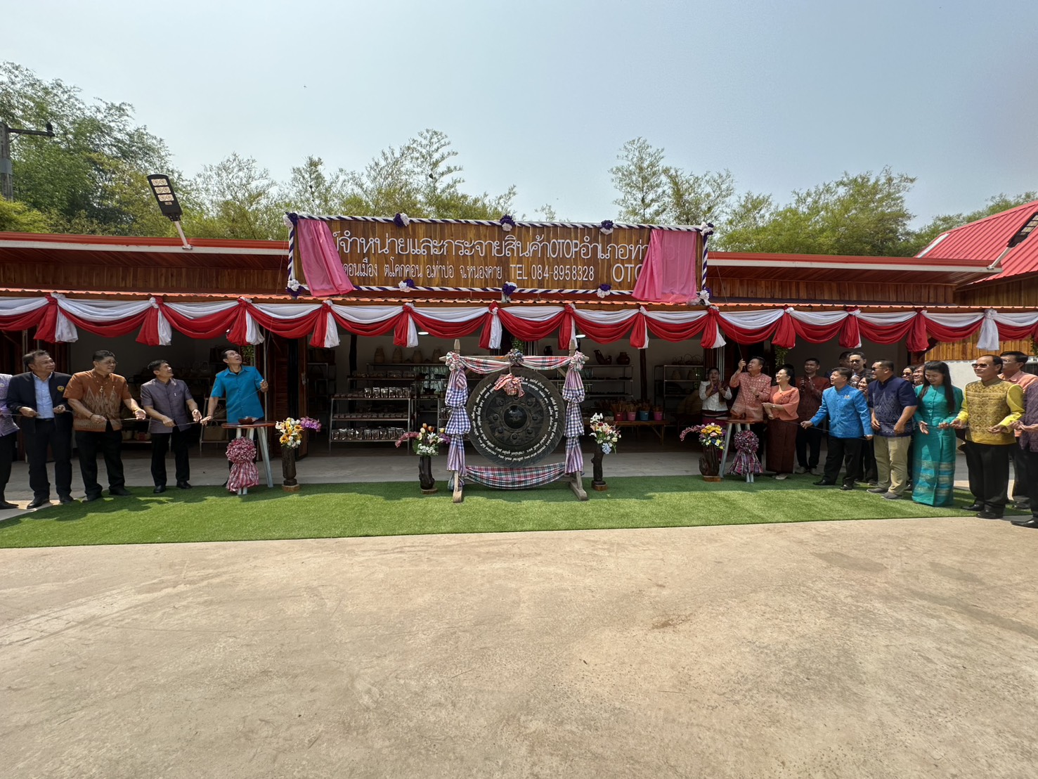 รองอธิบดี พช. เปิดตัวจุดรวมสินค้าภูมิปัญญาไทย ประตูการค้าใหม่ สร้างรายได้สู่ชุมชน “ศูนย์จำหน่ายและกระจายสินค้า OTOP อำเภอท่าบ่อ จังหวัดหนองคาย”