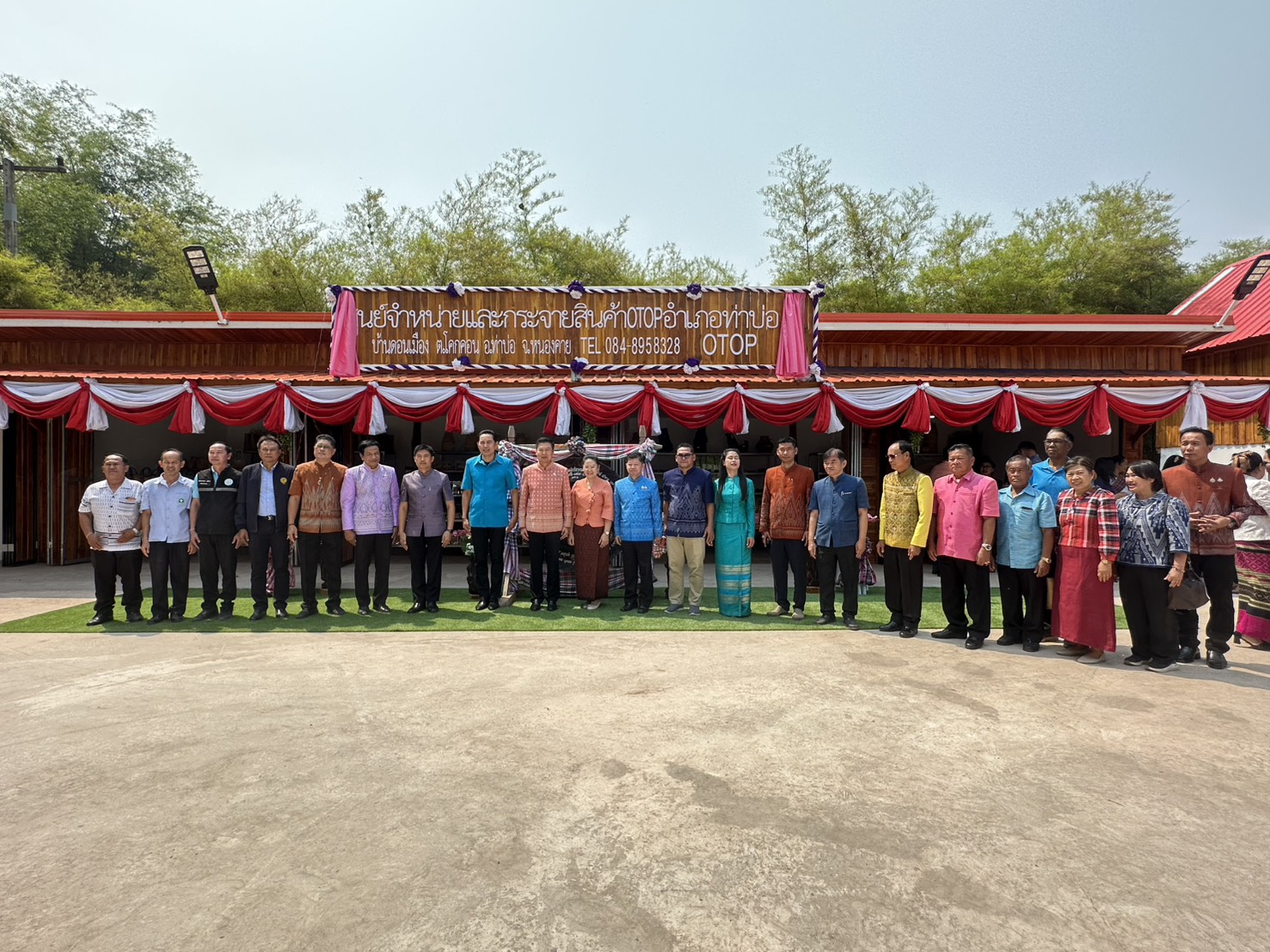 รองอธิบดี พช. เปิดตัวจุดรวมสินค้าภูมิปัญญาไทย ประตูการค้าใหม่ สร้างรายได้สู่ชุมชน “ศูนย์จำหน่ายและกระจายสินค้า OTOP อำเภอท่าบ่อ จังหวัดหนองคาย”