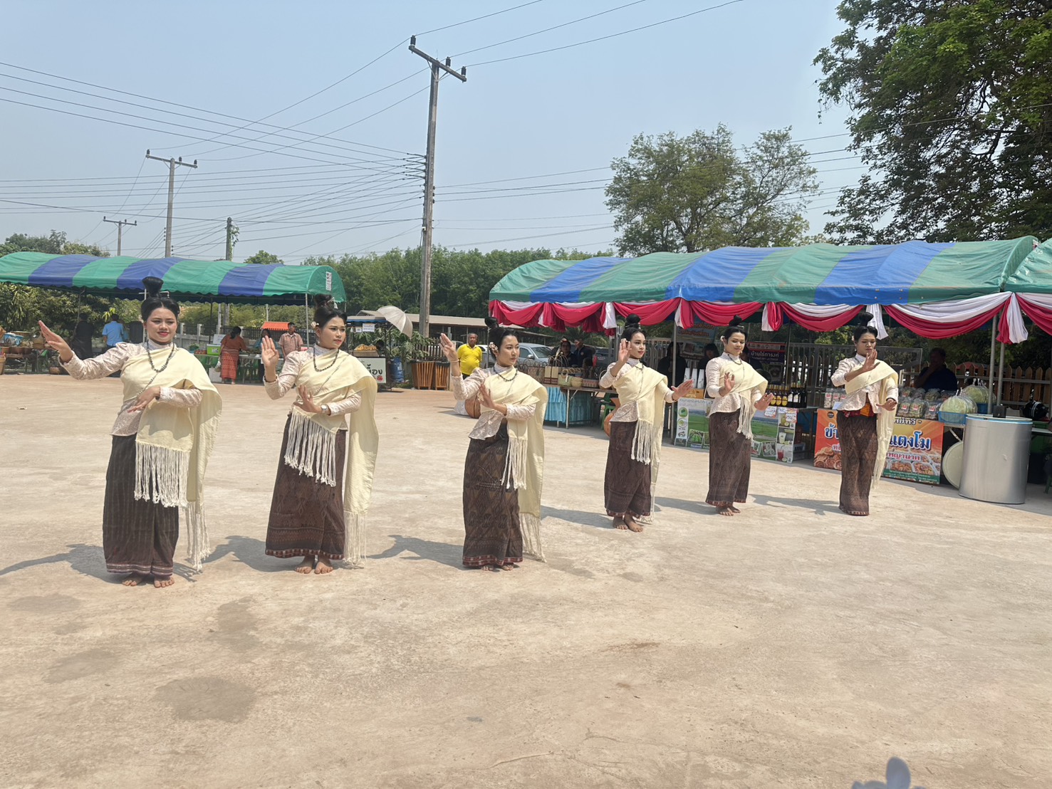รองอธิบดี พช. เปิดตัวจุดรวมสินค้าภูมิปัญญาไทย ประตูการค้าใหม่ สร้างรายได้สู่ชุมชน “ศูนย์จำหน่ายและกระจายสินค้า OTOP อำเภอท่าบ่อ จังหวัดหนองคาย”