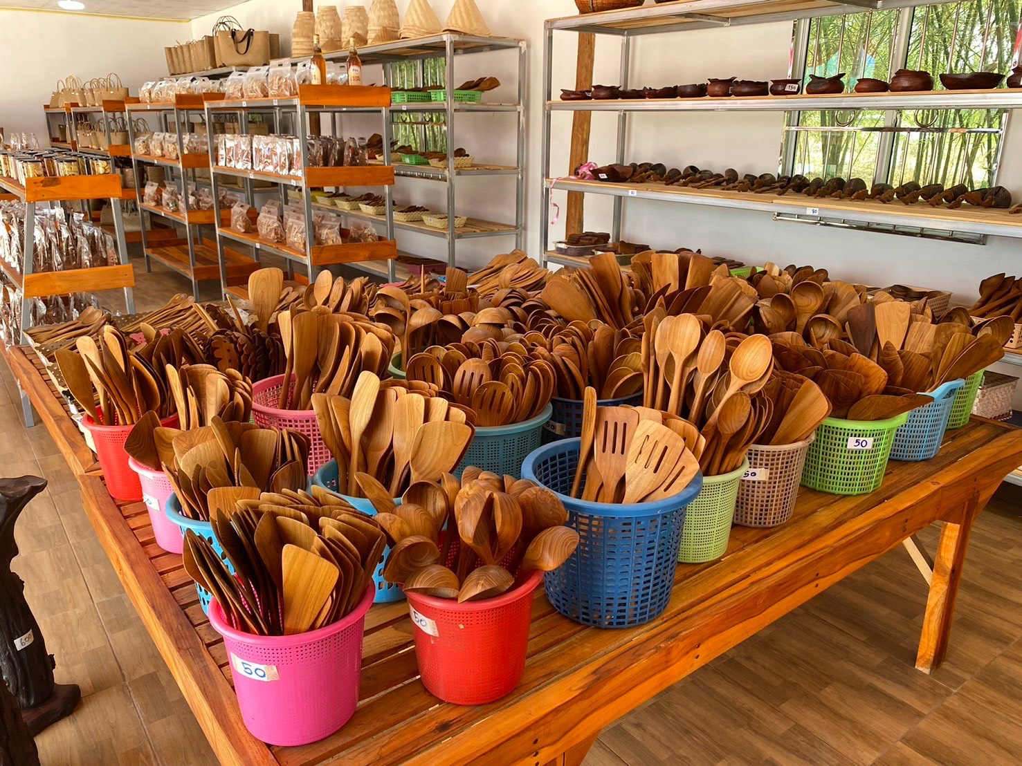 รองอธิบดี พช. เปิดตัวจุดรวมสินค้าภูมิปัญญาไทย ประตูการค้าใหม่ สร้างรายได้สู่ชุมชน “ศูนย์จำหน่ายและกระจายสินค้า OTOP อำเภอท่าบ่อ จังหวัดหนองคาย”