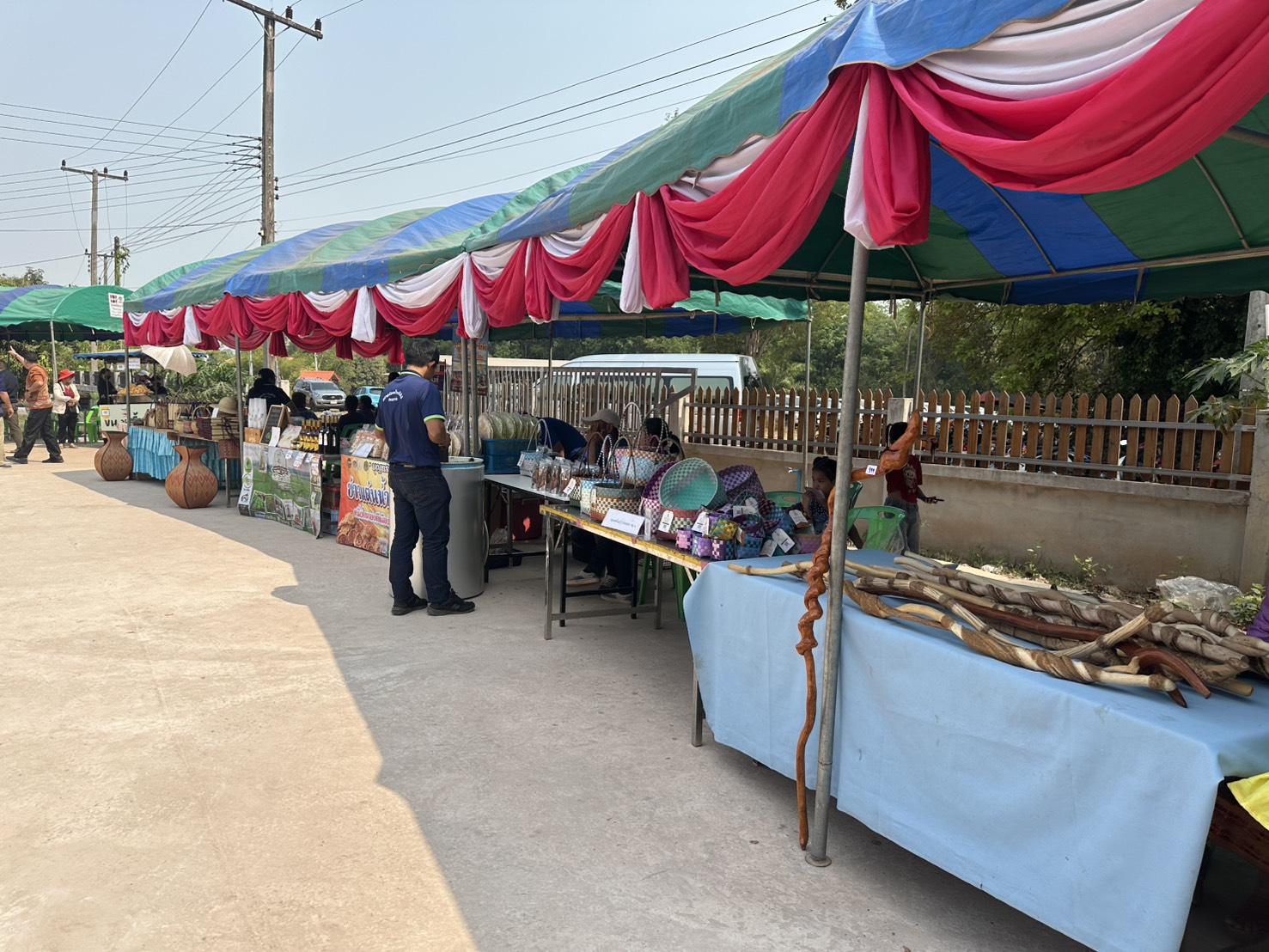 รองอธิบดี พช. เปิดตัวจุดรวมสินค้าภูมิปัญญาไทย ประตูการค้าใหม่ สร้างรายได้สู่ชุมชน “ศูนย์จำหน่ายและกระจายสินค้า OTOP อำเภอท่าบ่อ จังหวัดหนองคาย”