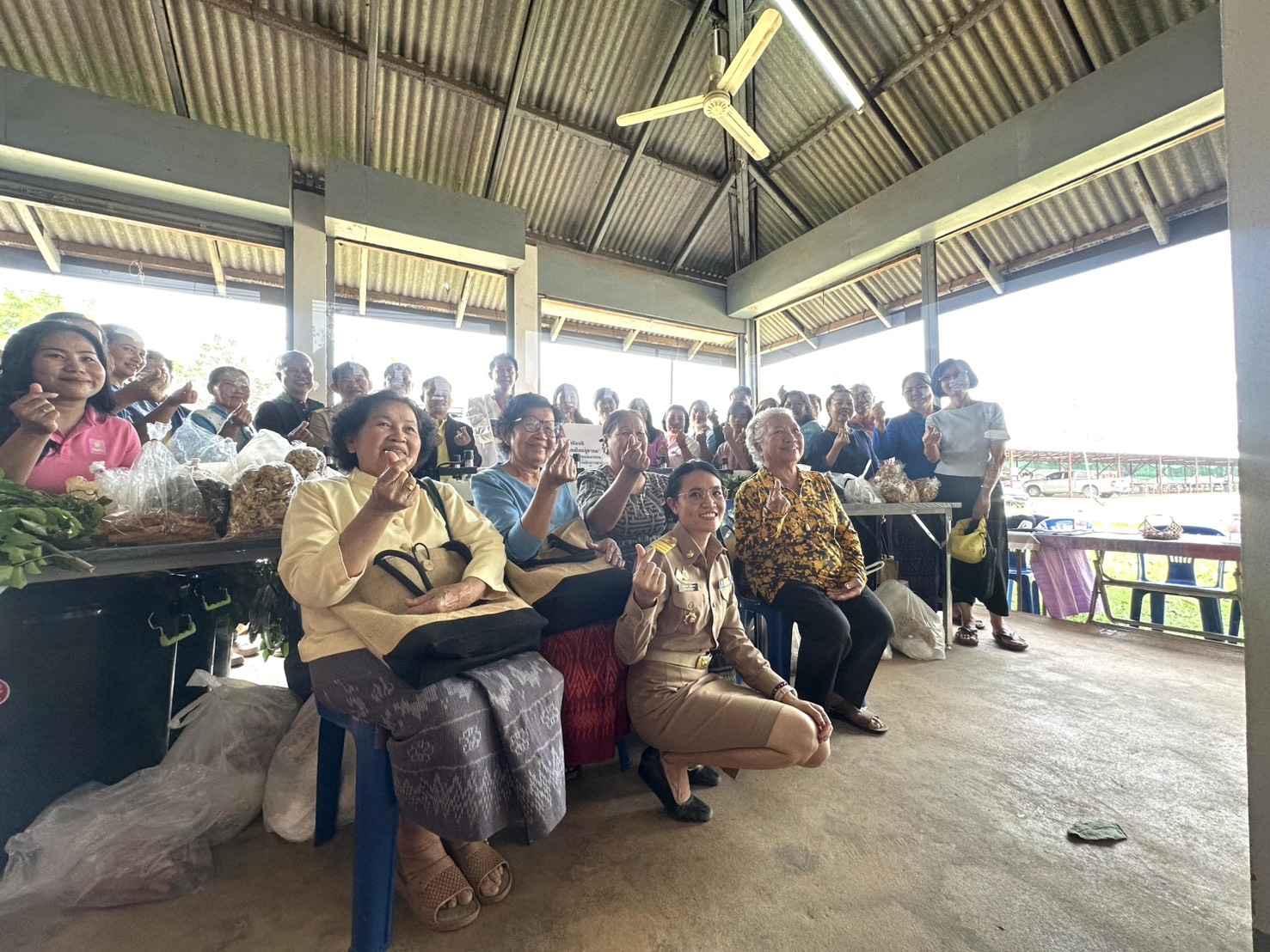 พช.หนองคาย ร่วมเป็นเกียรติในพิธีเปิดกิจกรรมอบรมให้ความรู้แก่ผู้ประกอบการผ้าทอ