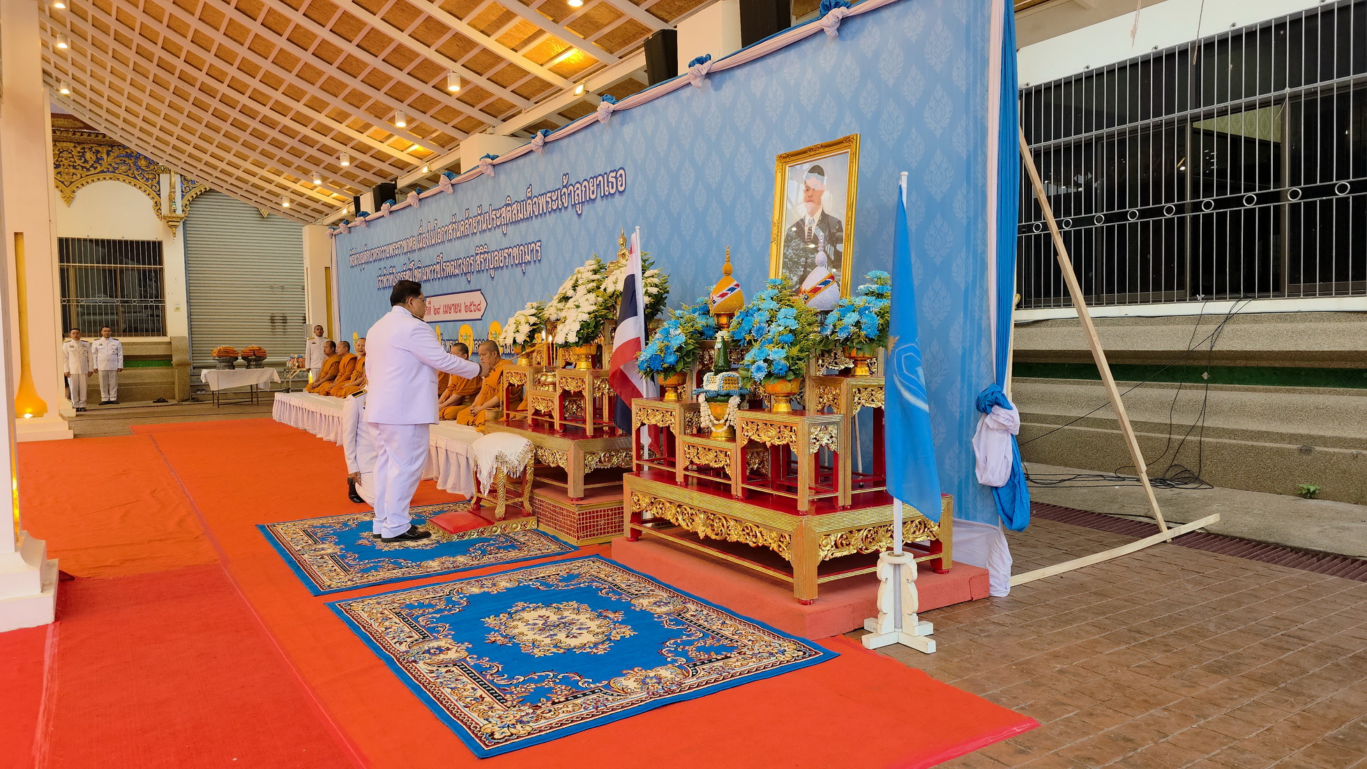 พช.หนองคาย ร่วมพิธีทำบุญตักบาตรเพื่อถวายพระราชกุศล เนื่องในวันคล้ายวันประสูติ สมเด็จพระเจ้าลูกยาเธอ เจ้าฟ้าทีปังกรรัศมีโชติ มหาวชิโรตตมางกูร สิริวิบูลยราชกุมาร