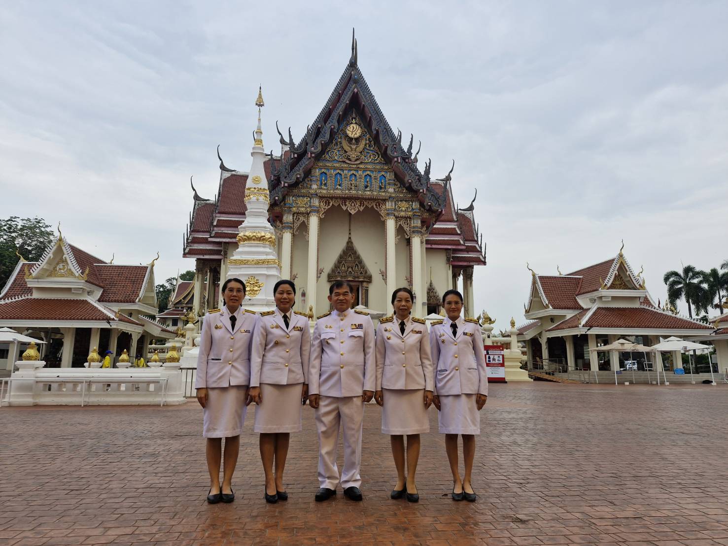 พช.หนองคาย ร่วมพิธีทำบุญตักบาตรเพื่อถวายพระราชกุศล เนื่องในวันคล้ายวันประสูติ สมเด็จพระเจ้าลูกยาเธอ เจ้าฟ้าทีปังกรรัศมีโชติ มหาวชิโรตตมางกูร สิริวิบูลยราชกุมาร