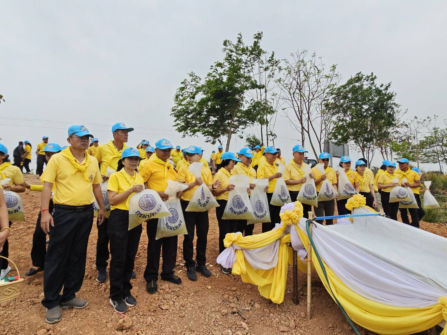 พช.หนองคาย ร่วมกิจกรรมจิตอาสาพัฒนา เนื่องในวันพระบาทสมเด็จพระพุทธยอดฟ้าจุฬาโลกมหาราช และวันที่ระลึกมหาจักรีบรมราชวงศ์ ประจำปีพุทธศักราช 2568