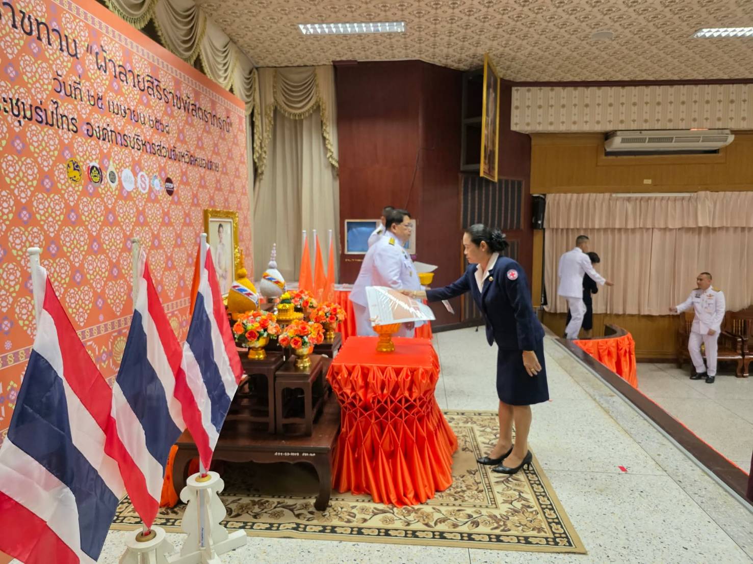 จังหวัดหนองคาย จัดพิธีมอบลายผ้าพระราชทาน “ผ้าลายสิริราชพัสตราภรณ์” สืบสานภูมิปัญญายกระดับผ้าไทยสู่มาตรฐานสากล