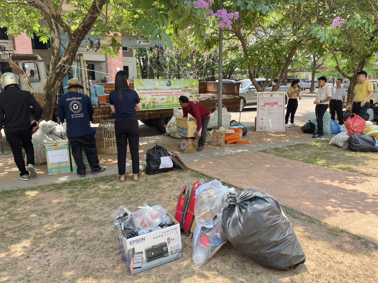 พช.หนองคาย ร่วมโครงการคัดแยกขยะรีไซเคิล (Recycle) จังหวัดหนองคาย (Zero Waste Off) ภายใต้แผนปฏิบัติการจัดการขยะมูลฝอยชุมชน “จังหวัดสะอาด”