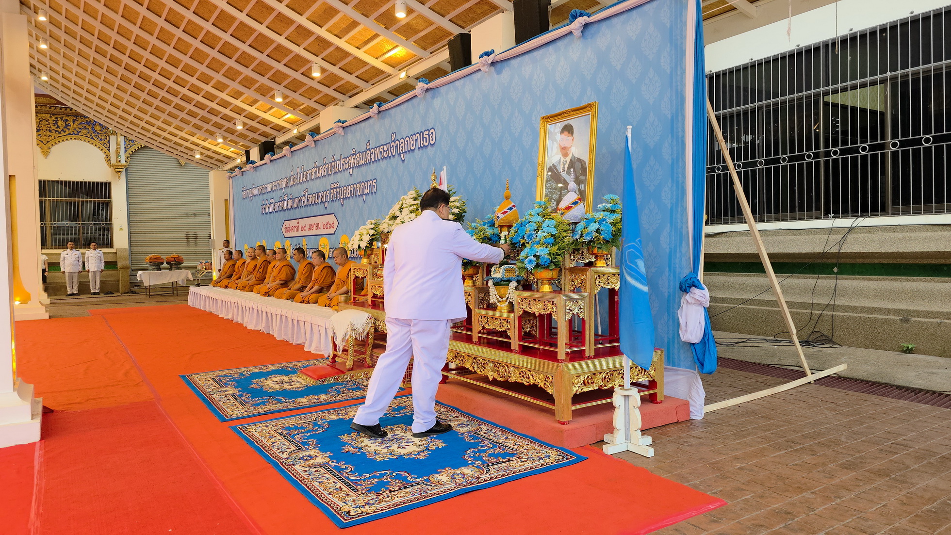 พช.หนองคาย ร่วมพิธีทำบุญตักบาตรเพื่อถวายพระราชกุศล เนื่องในวันคล้ายวันประสูติ สมเด็จพระเจ้าลูกยาเธอ เจ้าฟ้าทีปังกรรัศมีโชติ มหาวชิโรตตมางกูร สิริวิบูลยราชกุมาร