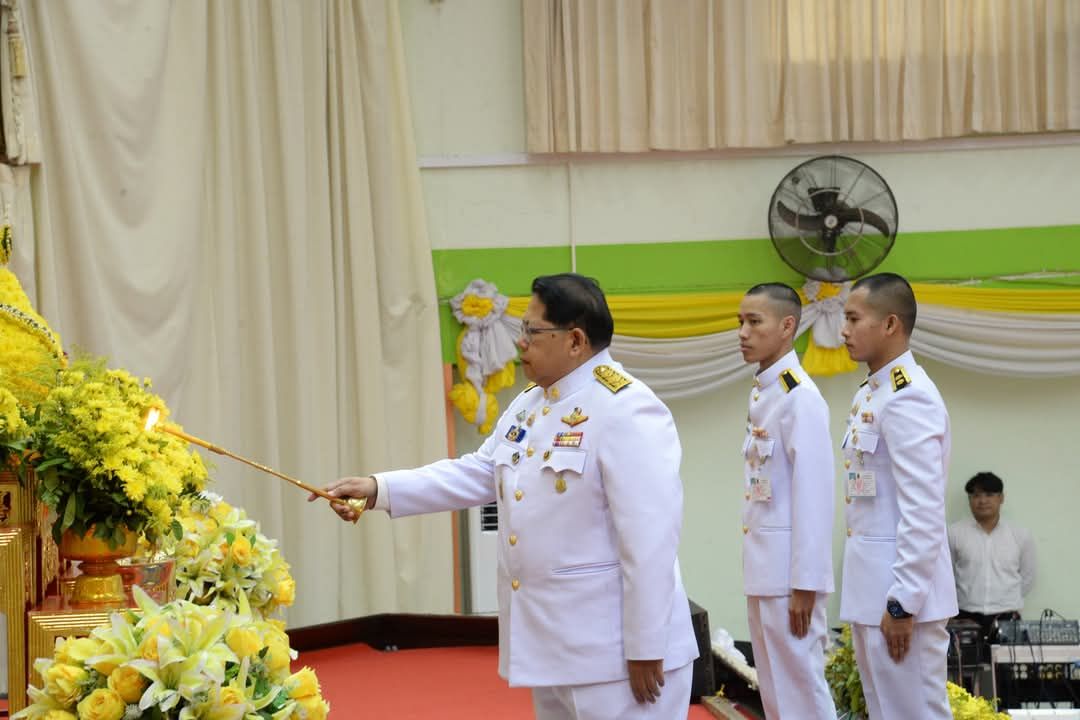 พช.หนองคาย ร่วมพิธีวางพานพุ่มดอกไม้และถวายราชสดุดี เนื่องในวันที่ระลึก “พระบาทสมเด็จพระพุทธยอดฟ้าจุฬาโลกมหาราช และวันที่ระลึกมหาจักรีบรมราชวงศ์” ประจำปีพุทธศักราช 2568