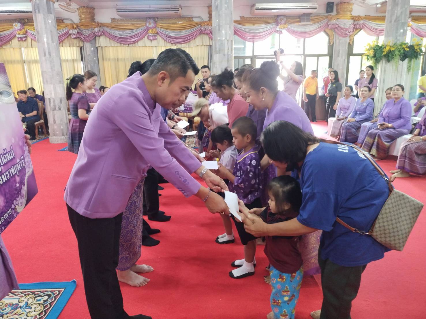 จังหวัดหนองคาย จัดพิธีทอดผ้าป่าสมทบกองทุนพัฒนาเด็กชนบทในพระราชูปถัมภ์ สมเด็จพระเทพรัตนราชสุดาฯ สยามบรมราชกุมารี ประจำปี 2568