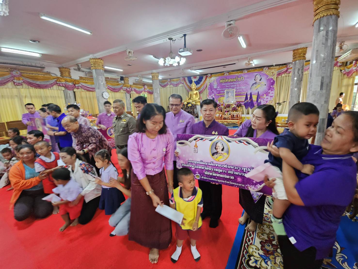 จังหวัดหนองคาย จัดพิธีทอดผ้าป่าสมทบกองทุนพัฒนาเด็กชนบทในพระราชูปถัมภ์ สมเด็จพระเทพรัตนราชสุดาฯ สยามบรมราชกุมารี ประจำปี 2568