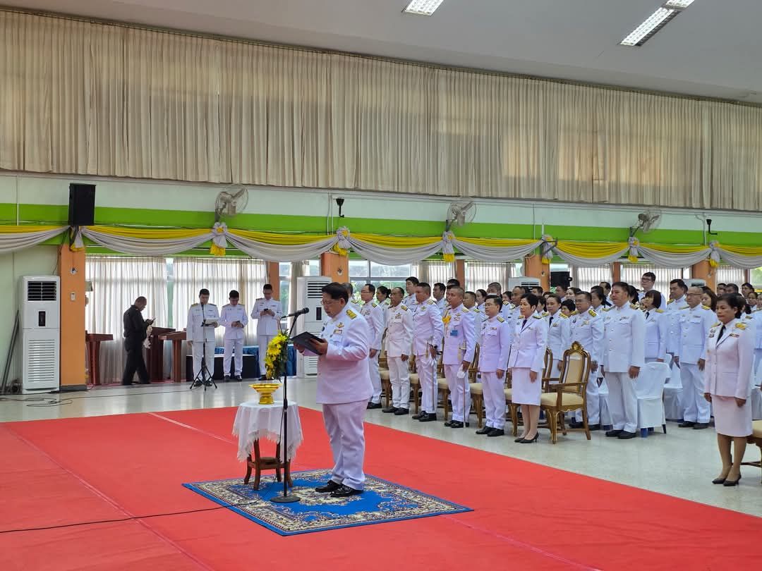 พช.หนองคาย ร่วมพิธีวางพานพุ่มดอกไม้และถวายราชสดุดี เนื่องในวันที่ระลึก “พระบาทสมเด็จพระพุทธยอดฟ้าจุฬาโลกมหาราช และวันที่ระลึกมหาจักรีบรมราชวงศ์” ประจำปีพุทธศักราช 2568