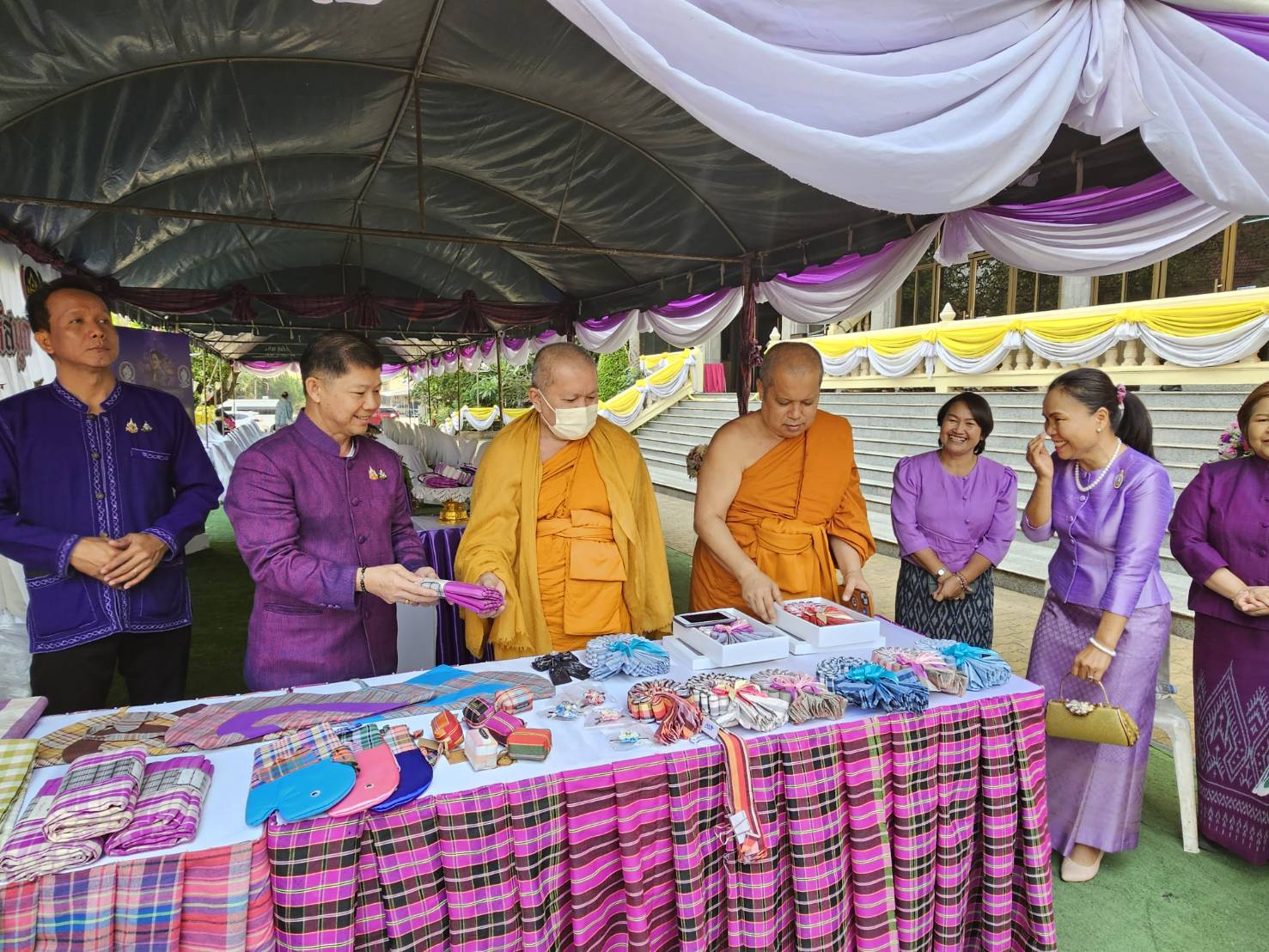 จังหวัดหนองคาย จัดพิธีทอดผ้าป่าสมทบกองทุนพัฒนาเด็กชนบทในพระราชูปถัมภ์ สมเด็จพระเทพรัตนราชสุดาฯ สยามบรมราชกุมารี ประจำปี 2568