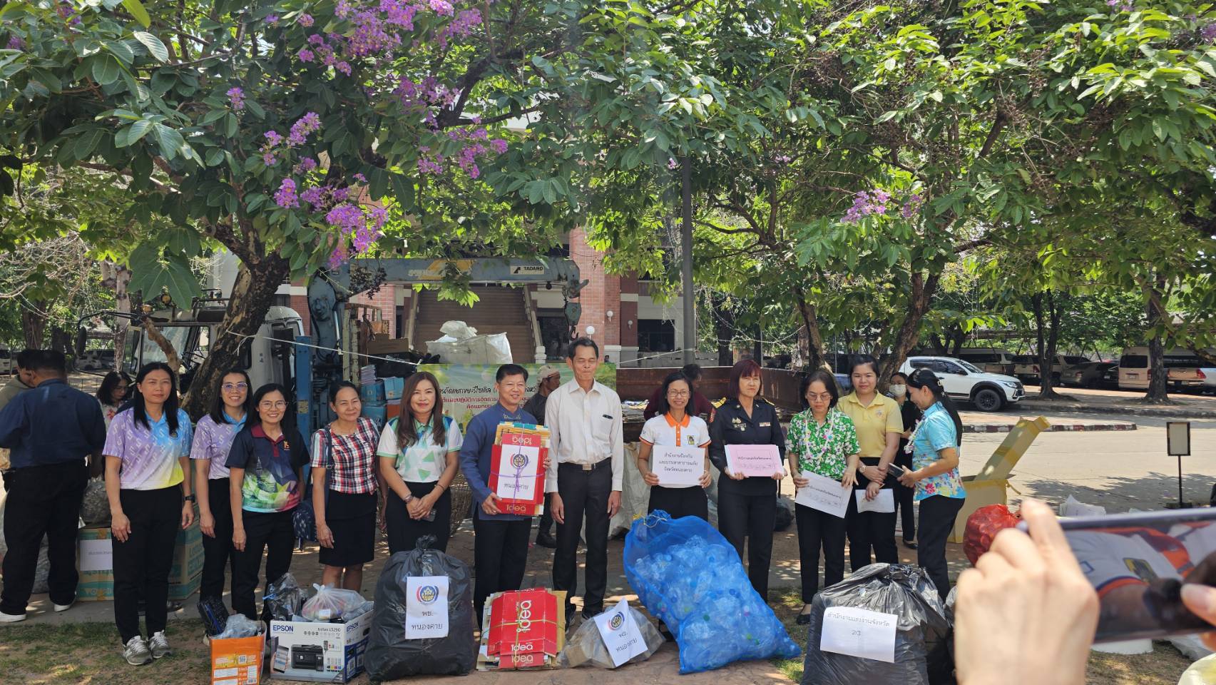 พช.หนองคาย ร่วมโครงการคัดแยกขยะรีไซเคิล (Recycle) จังหวัดหนองคาย (Zero Waste Off) ภายใต้แผนปฏิบัติการจัดการขยะมูลฝอยชุมชน “จังหวัดสะอาด”