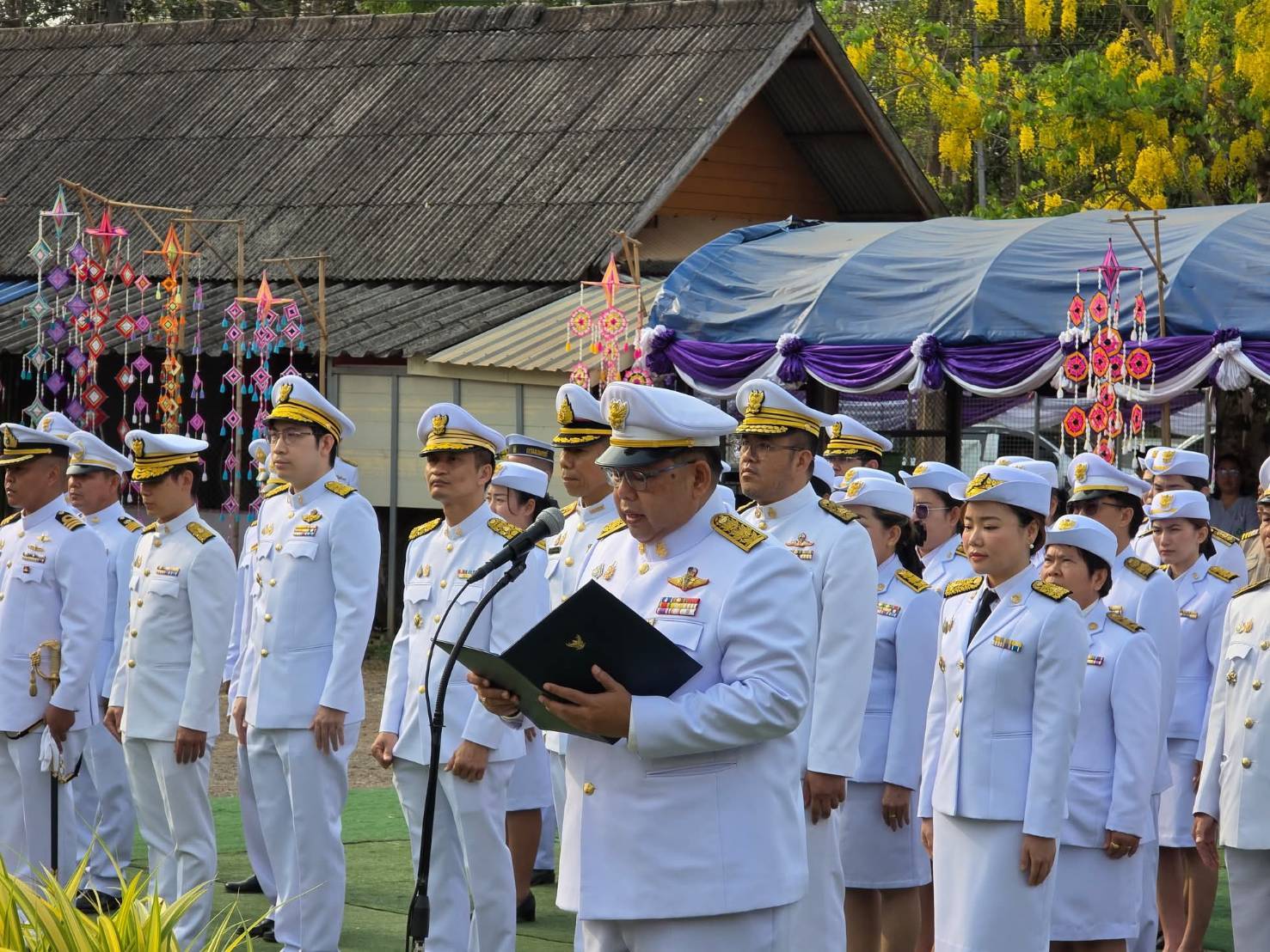 พช.หนองคาย ร่วมพิธีวางพานพุ่มสักการะอนุสาวรีย์เจ้าพระยาบดินทรเดชา พระเจ้าวรวงศ์เธอ พระองค์เจ้าอทิตยาทรกิติคุณ ประทานพานพุ่มเพื่อเชิญไปวางที่หน้าอนุสาวรีย์เจ้าพระยบดินทรเดชา (สิงห์ สิงหเสนี) อัครมหาเสนาบดีสมุหนายก และหลวงพิพิธ (ม่วง สิงหเสนี)