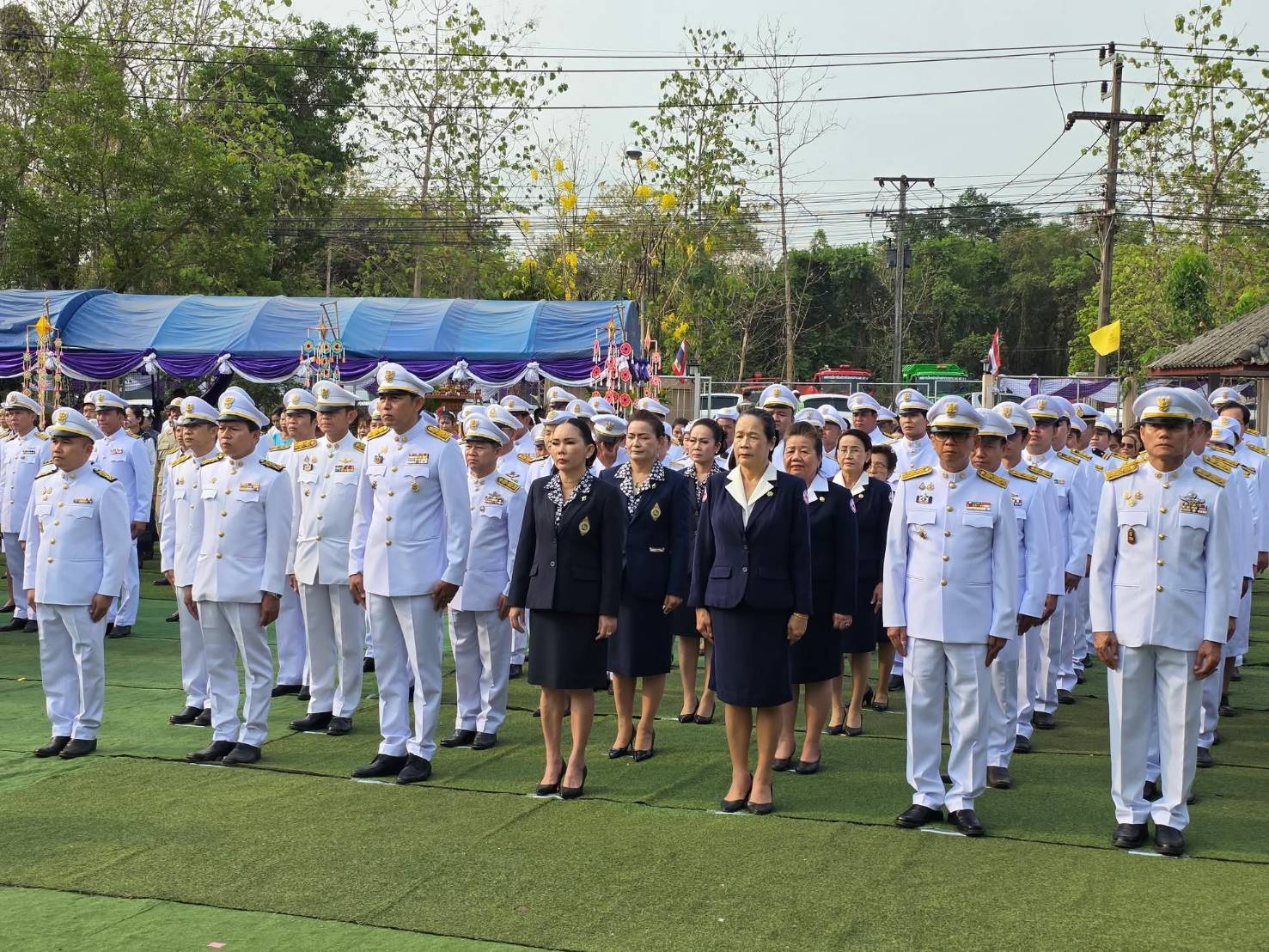 พช.หนองคาย ร่วมพิธีวางพานพุ่มสักการะอนุสาวรีย์เจ้าพระยาบดินทรเดชา พระเจ้าวรวงศ์เธอ พระองค์เจ้าอทิตยาทรกิติคุณ ประทานพานพุ่มเพื่อเชิญไปวางที่หน้าอนุสาวรีย์เจ้าพระยบดินทรเดชา (สิงห์ สิงหเสนี) อัครมหาเสนาบดีสมุหนายก และหลวงพิพิธ (ม่วง สิงหเสนี)