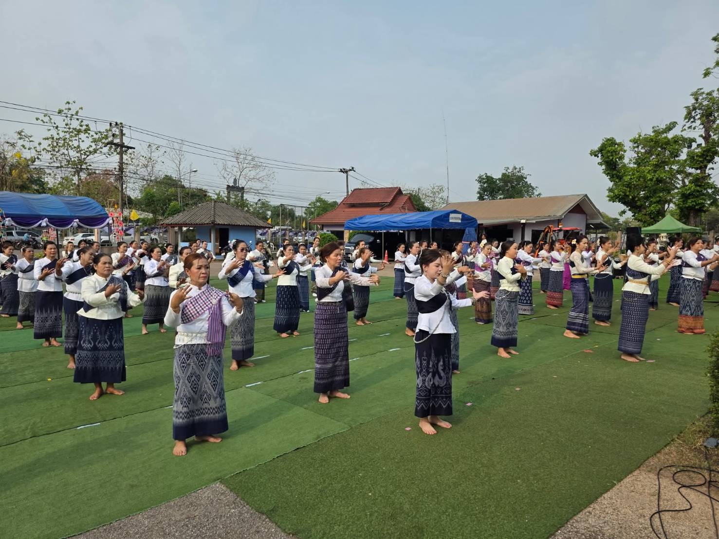 พช.หนองคาย ร่วมพิธีวางพานพุ่มสักการะอนุสาวรีย์เจ้าพระยาบดินทรเดชา พระเจ้าวรวงศ์เธอ พระองค์เจ้าอทิตยาทรกิติคุณ ประทานพานพุ่มเพื่อเชิญไปวางที่หน้าอนุสาวรีย์เจ้าพระยบดินทรเดชา (สิงห์ สิงหเสนี) อัครมหาเสนาบดีสมุหนายก และหลวงพิพิธ (ม่วง สิงหเสนี)
