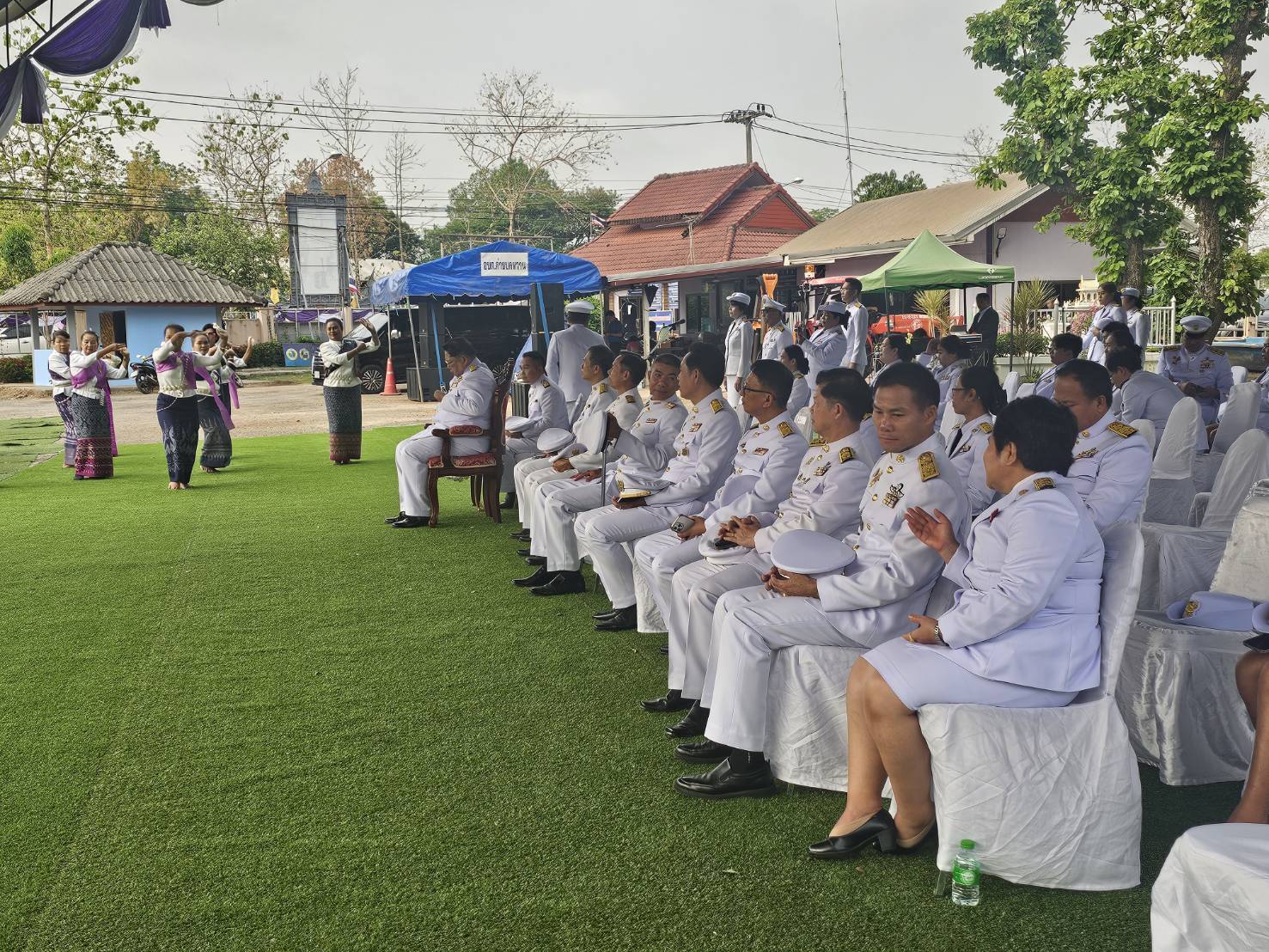 พช.หนองคาย ร่วมพิธีวางพานพุ่มสักการะอนุสาวรีย์เจ้าพระยาบดินทรเดชา พระเจ้าวรวงศ์เธอ พระองค์เจ้าอทิตยาทรกิติคุณ ประทานพานพุ่มเพื่อเชิญไปวางที่หน้าอนุสาวรีย์เจ้าพระยบดินทรเดชา (สิงห์ สิงหเสนี) อัครมหาเสนาบดีสมุหนายก และหลวงพิพิธ (ม่วง สิงหเสนี)