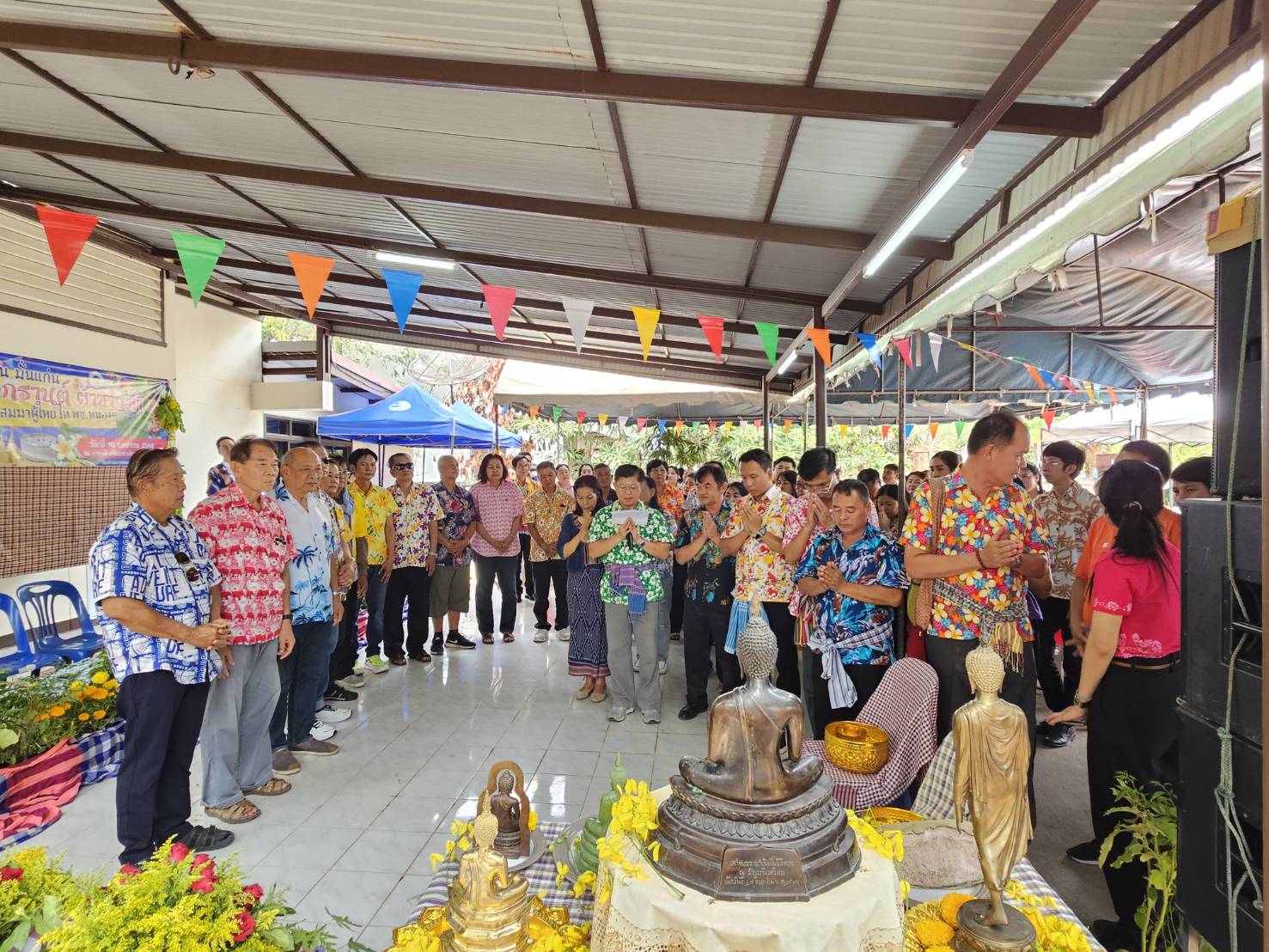 พช.หนองคาย จัดกิจกรรมวันกตัญญู รดน้ำดำหัว ผู้ใหญ่ สุขใจ ได้พร เนื่องในวันสงกรานต์ ปี 2568