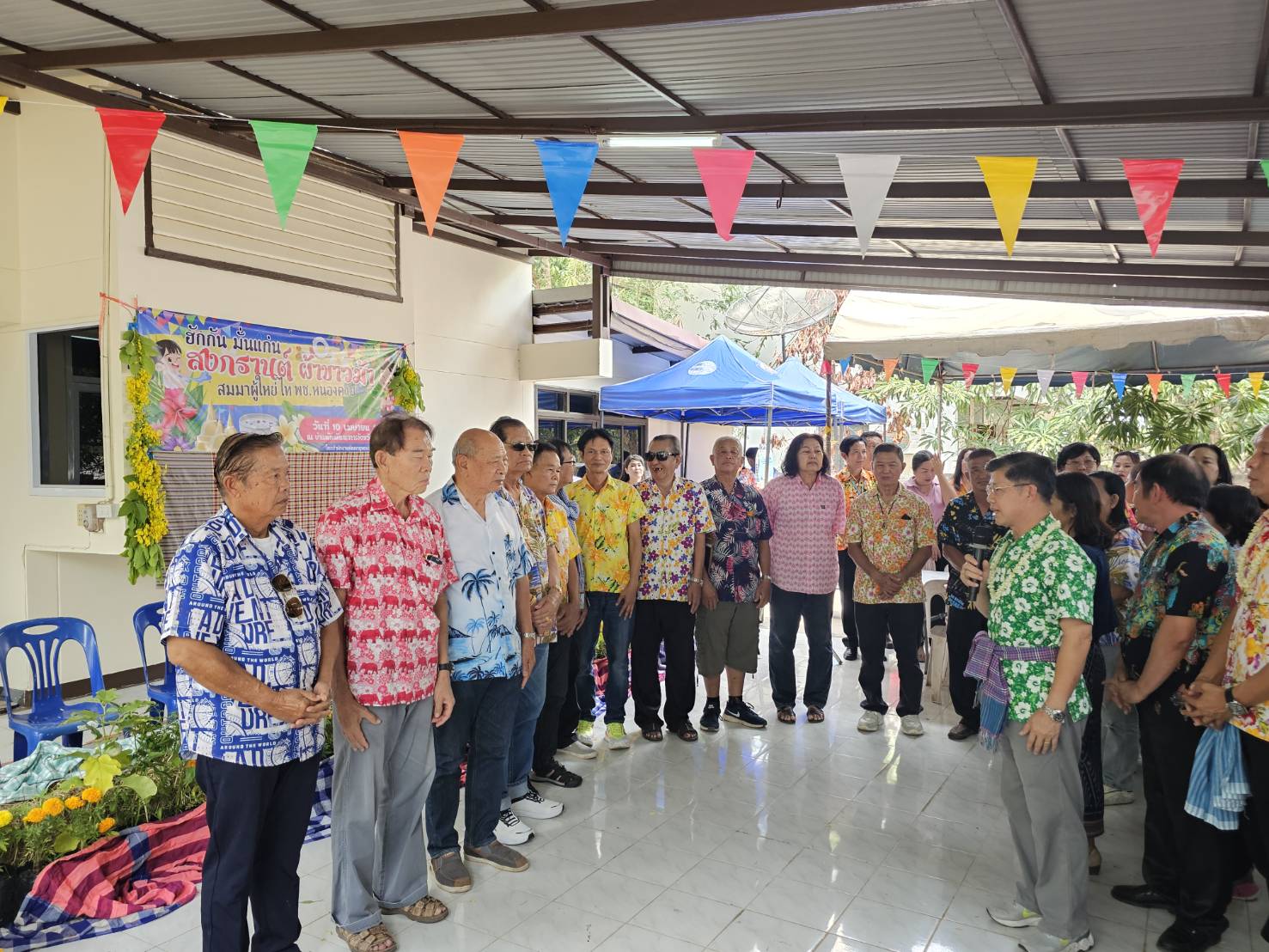 พช.หนองคาย จัดกิจกรรมวันกตัญญู รดน้ำดำหัว ผู้ใหญ่ สุขใจ ได้พร เนื่องในวันสงกรานต์ ปี 2568